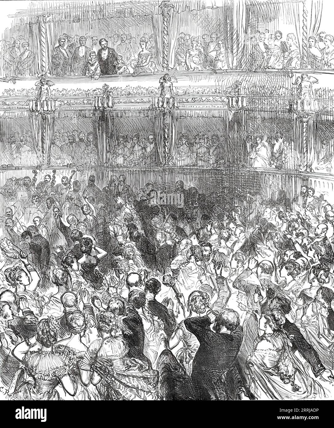 The Prince of Wales at Home: Ricevimento alla Royal Italian Opera il giovedì sera, 1876. Il futuro re Edoardo VII e la regina Alessandra assistono a una produzione teatrale londinese. "L'apparizione del Principe e della Principessa di Galles alla Royal Italian Opera la sera, entro due ore dal loro ritorno a casa, è mostrata nella nostra incisione in prima pagina. E' stato, infatti, un grazioso atto di considerazione per il desiderio del pubblico di vederlo subito dopo il suo ritorno a Londra”. Da "Illustrated London News", 1876. Foto Stock
