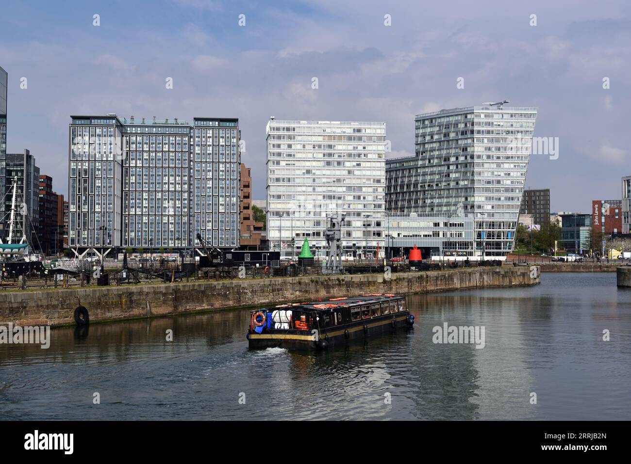 Edifici moderni per uffici, incluso Liverpool One, sul lungomare e Canning Half Tide Dock Liverpool Inghilterra Regno Unito Foto Stock