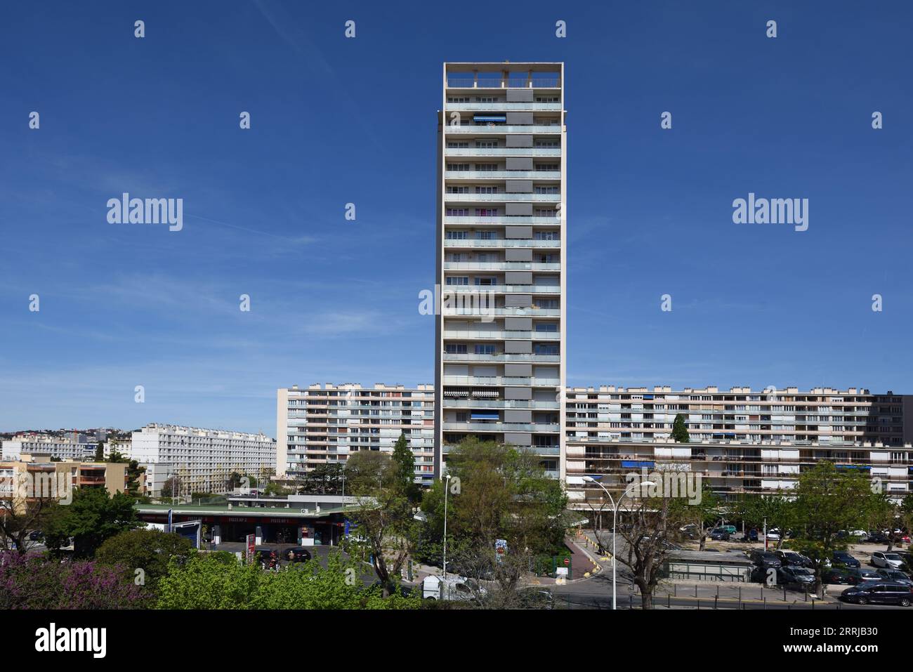 1960s High-rise Estate o Tower Block, Parc Sévigné, di André Chrysocheris e Jacques Berthelot Sainte-Marguerite Marsiglia Francia Foto Stock