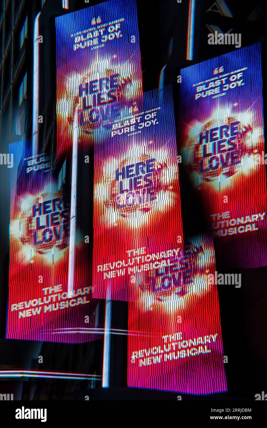 Il tendone del Broadway Theatre di Broadway a New York promuove le esibizioni di ÒHere Lies LoveÓ, un musical di David Byrne e Fatboy Slim, visto mercoledì 6 settembre 2023. (© Richard B. Levine) fotografato con un filtro prisma. Foto Stock