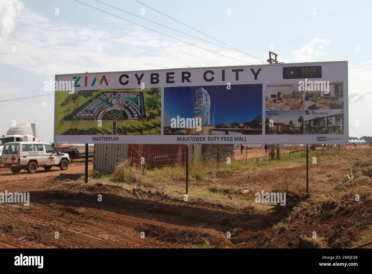 220720 -- MOUNT HAMPDEN ZIMBABWE, 20 luglio 2022 -- Un cartellone che mostra un piano generale di sviluppo di una nuova infrastruttura chiamata Cyber City è stato visto sulla strada a Mount Hampden, Mashonaland West Province, Zimbabwe, il 20 luglio 2022. La Cyber City, che sarà costruita su 2,5 milioni di metri quadrati di terreno, vedrà la costruzione di spazi per uffici all'avanguardia, spazi residenziali di fascia alta, centri commerciali, strutture ricreative e una delle torri più alte in Africa. ZIMBABWE-MOUNT HAMPDEN-CYBER CITY-RIVOLUZIONARIO TAFARAXMUGWARA PUBLICATIONXNOTXINXCHN Foto Stock