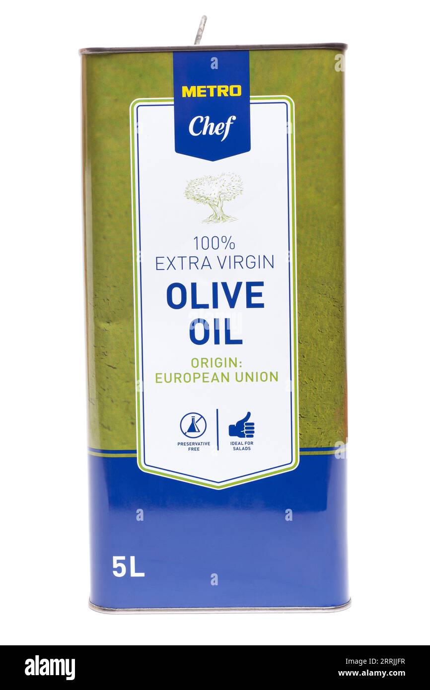 Mosca, Russia, 30 agosto 2023: Chef olio extravergine d'oliva non raffinato da 5 litri. Foto Stock