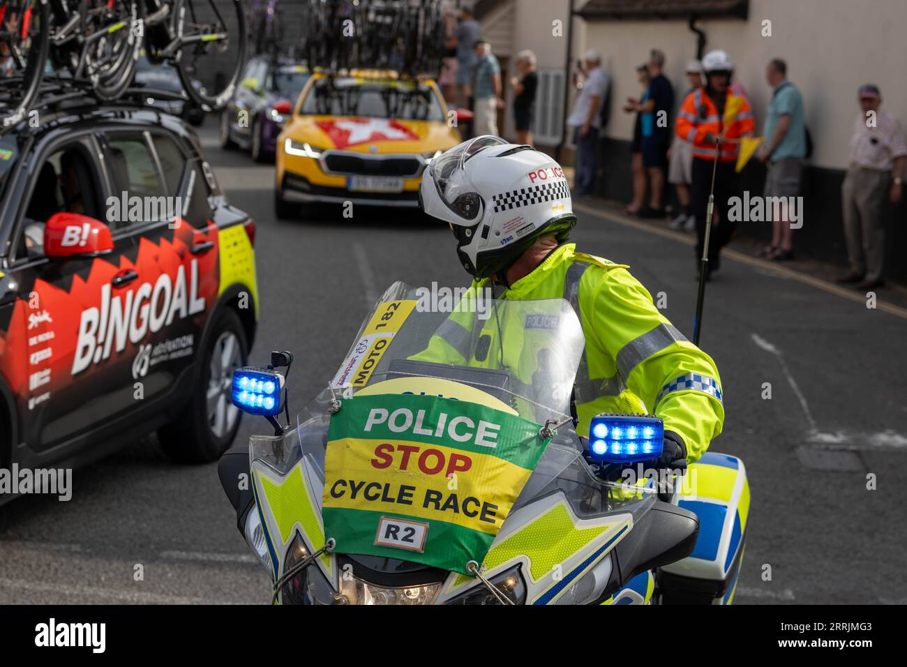 Ingatestone Essex 08 Set 2023 la corsa ciclistica Tour of Britain passa attraverso il centro della motocicletta della polizia britannica Ingatestone Essex credito: Ian Davidson/Alamy Live News Foto Stock