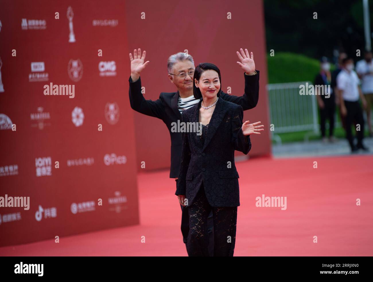 220813 -- PECHINO, 13 agosto 2022 -- l'attrice Kara Wai e l'attore Hugo ng Walk sul Red carpet del 12° Festival internazionale del cinema di Pechino, capitale della Cina, 12 agosto 2022. CHINA-BEIJING-INTERNATIONAL FILM FESTIVAL-RED CARPET CN CHENXZHONGHAO PUBLICATIONXNOTXINXCHN Foto Stock