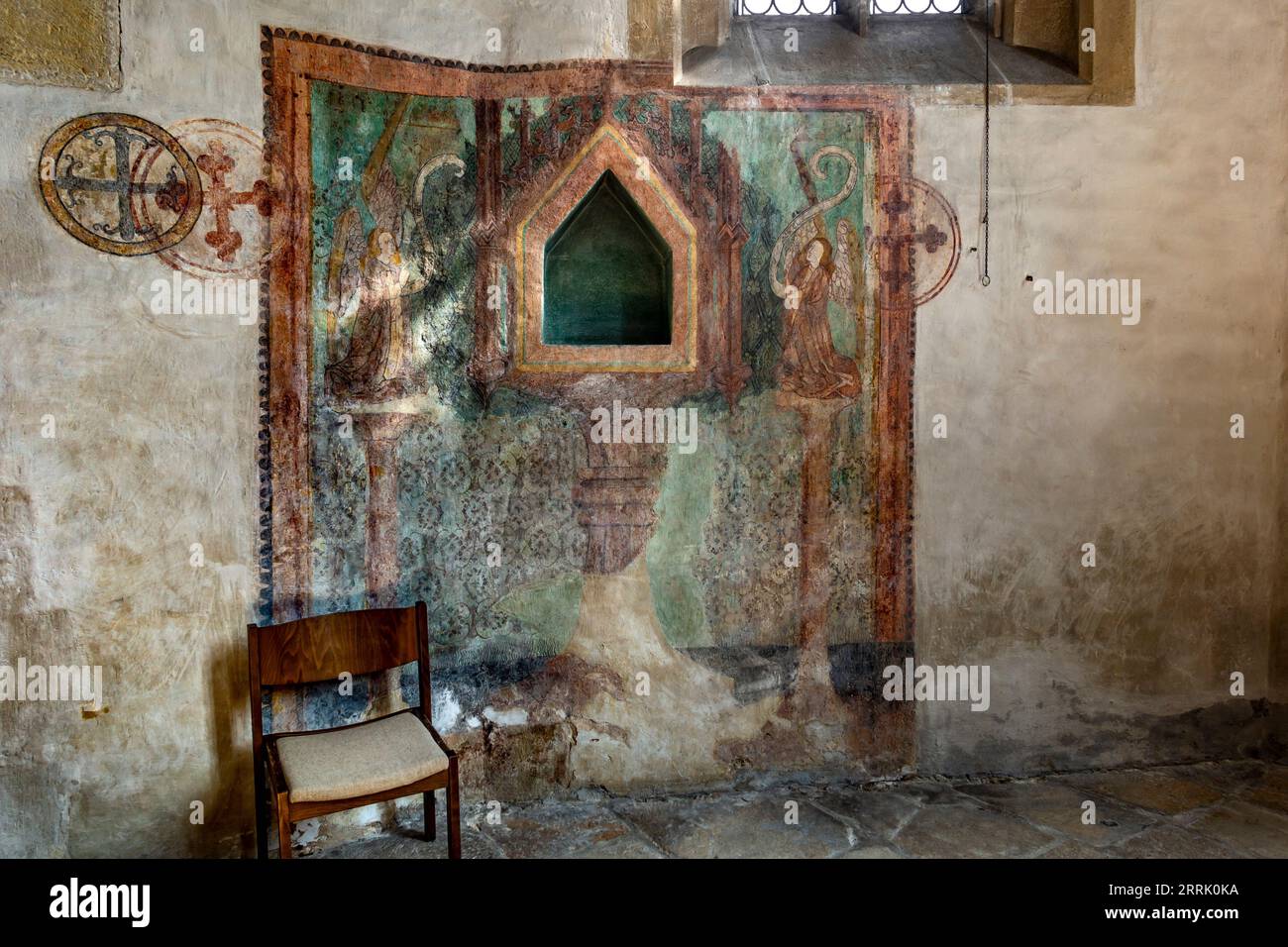 La Marienkirche luterana a Reutlingen - Bronnweiler è una chiesa romanica, ricostruita in stile gotico. Sacrament nicchia, tabernacolo sulla parete nord del coro, Reutlingen, Germania Foto Stock