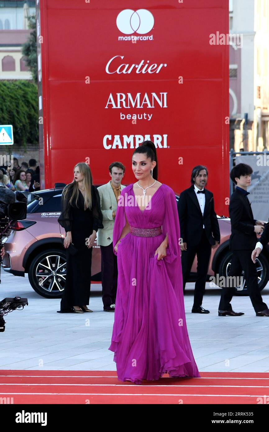 Venezia, . 8 settembre 2023. Sera 10 - Red Carpet Film Hors-Saison. Nella foto Caterina Murino Credit: Independent Photo Agency/Alamy Live News Foto Stock