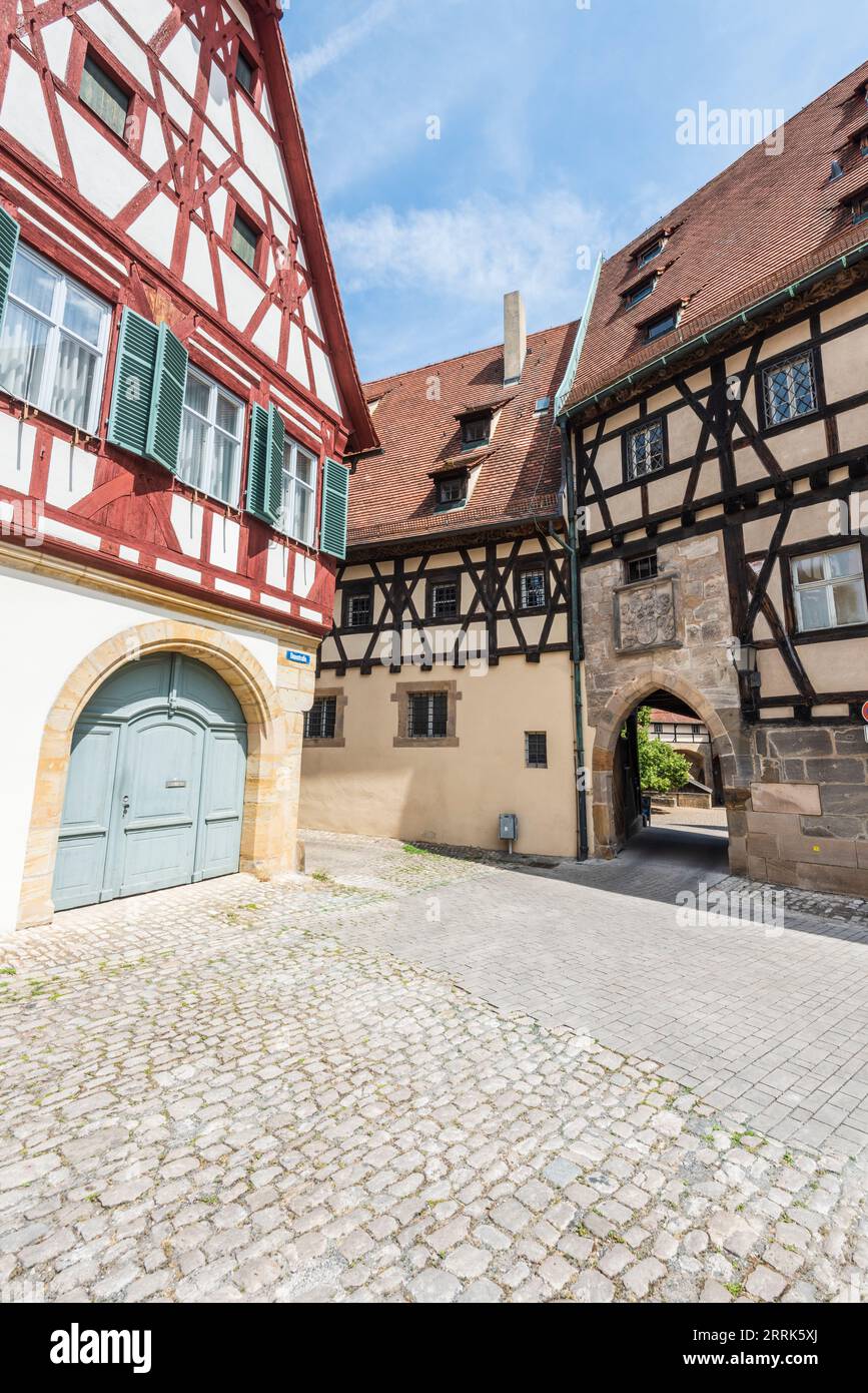 Via della cattedrale con case a graticcio a Bamberga, alta Franconia, Baviera, Germania Foto Stock