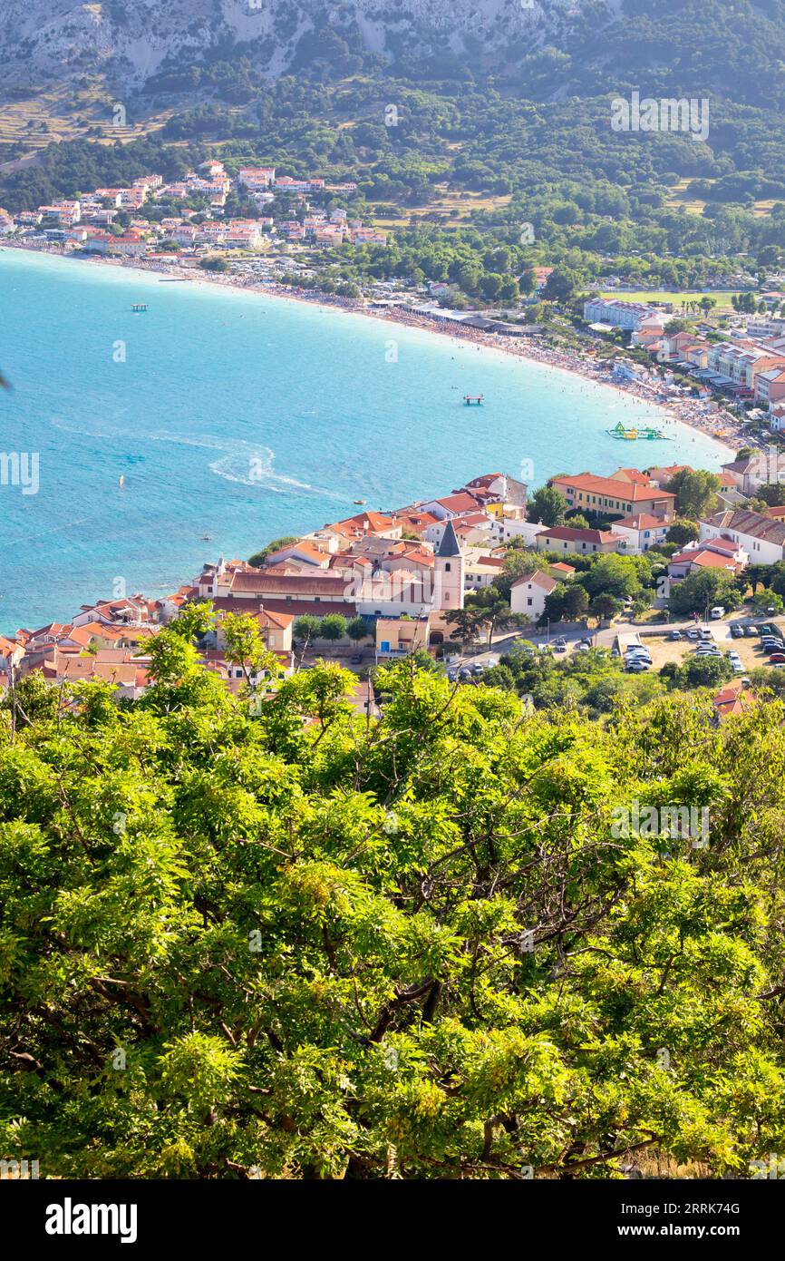 Croazia, baia del Quarnero, Primorje Gorski Kotar County, isola di Krk, vista sopraelevata di Baska, località turistica sul mare Adriatico Foto Stock Croazia, baia del Quarnero, Primorje Gorski Kotar County, isola di Krk, vista sopraelevata di Baska, località turistica sul mare Adriatico Foto Stock