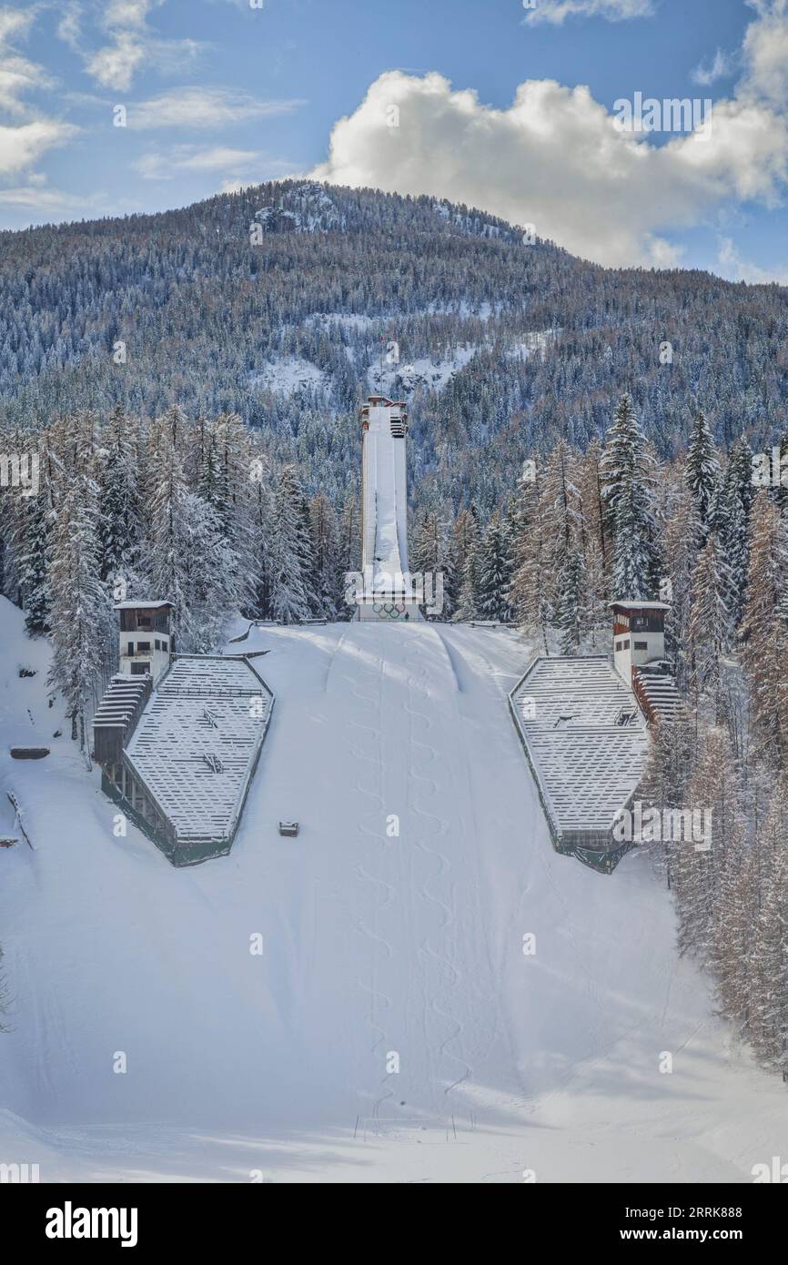 Italia, Veneto, Provincia di Belluno, Cortina d'Ampezzo, la storica collina di salto con gli sci delle olimpiadi invernali del 1956, oggi non più in uso Foto Stock