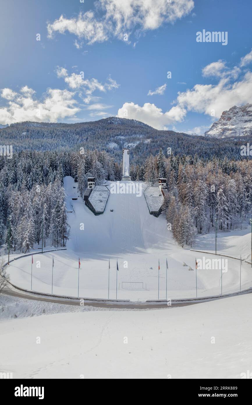 Italia, Veneto, Provincia di Belluno, Cortina d'Ampezzo, la storica collina di salto con gli sci delle olimpiadi invernali del 1956, oggi non più in uso Foto Stock