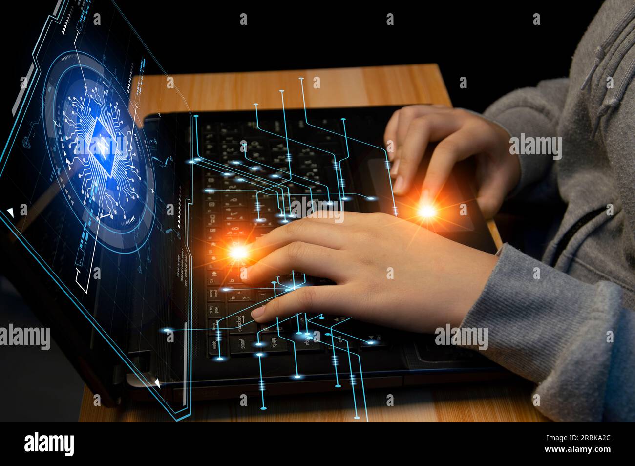 Uomo d'affari che descrive la chat globale connessa a Internet con intelligenza artificiale ai, utilizzando i comandi per creare futuri cambiamenti tecnologici. Foto Stock