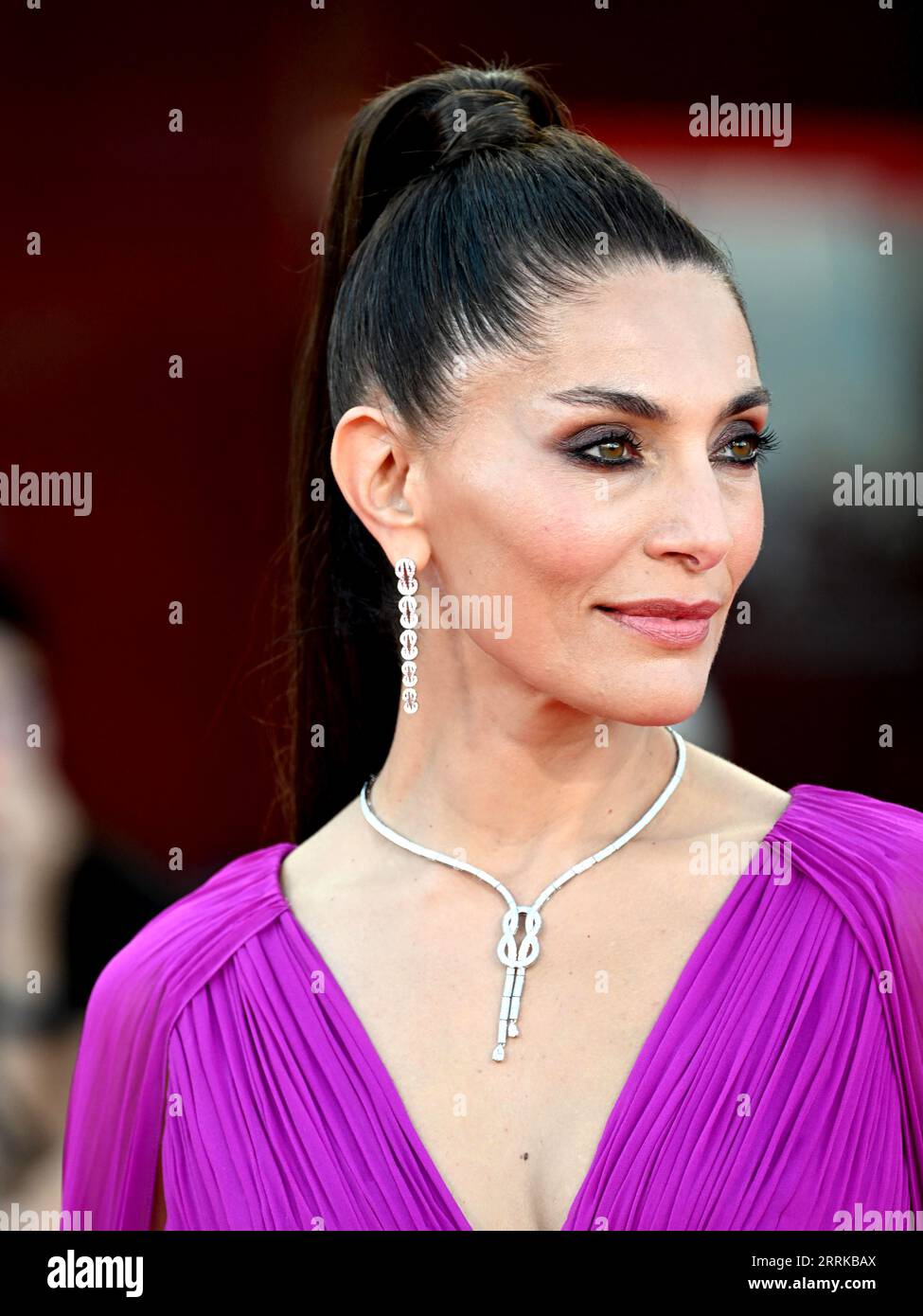 Venezia, . 8 settembre 2023. Sera 10 - Red Carpet Film Hors-Saison. Nella foto Caterina Murino Credit: Independent Photo Agency/Alamy Live News Foto Stock