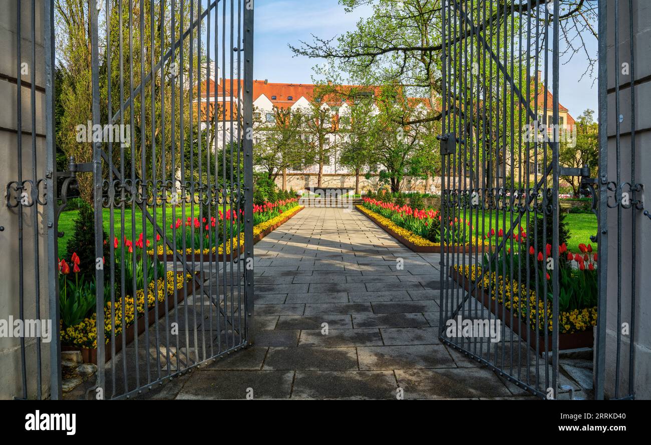 Giardino, parco, area parco, centro storico, centro storico, centro storico, vista, bel posto, tulipani, sentiero, area giardino, letto, letto di tulipani, area verde, residenza principe-vescovo, giardino del residence Foto Stock