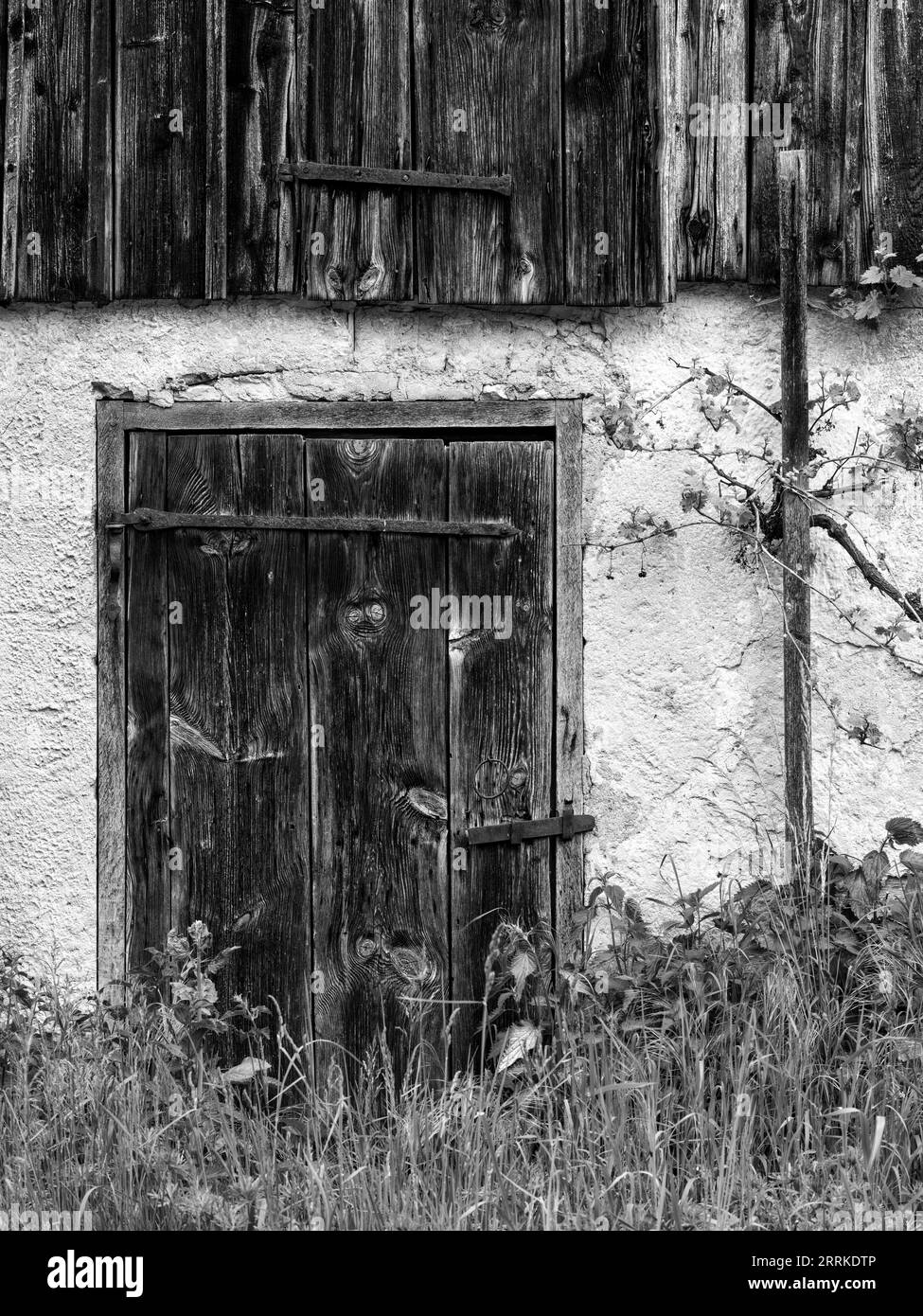 Vecchia fattoria nella zona desolata di Berg, nelle Alpi della Franconia meridionale. Foto Stock