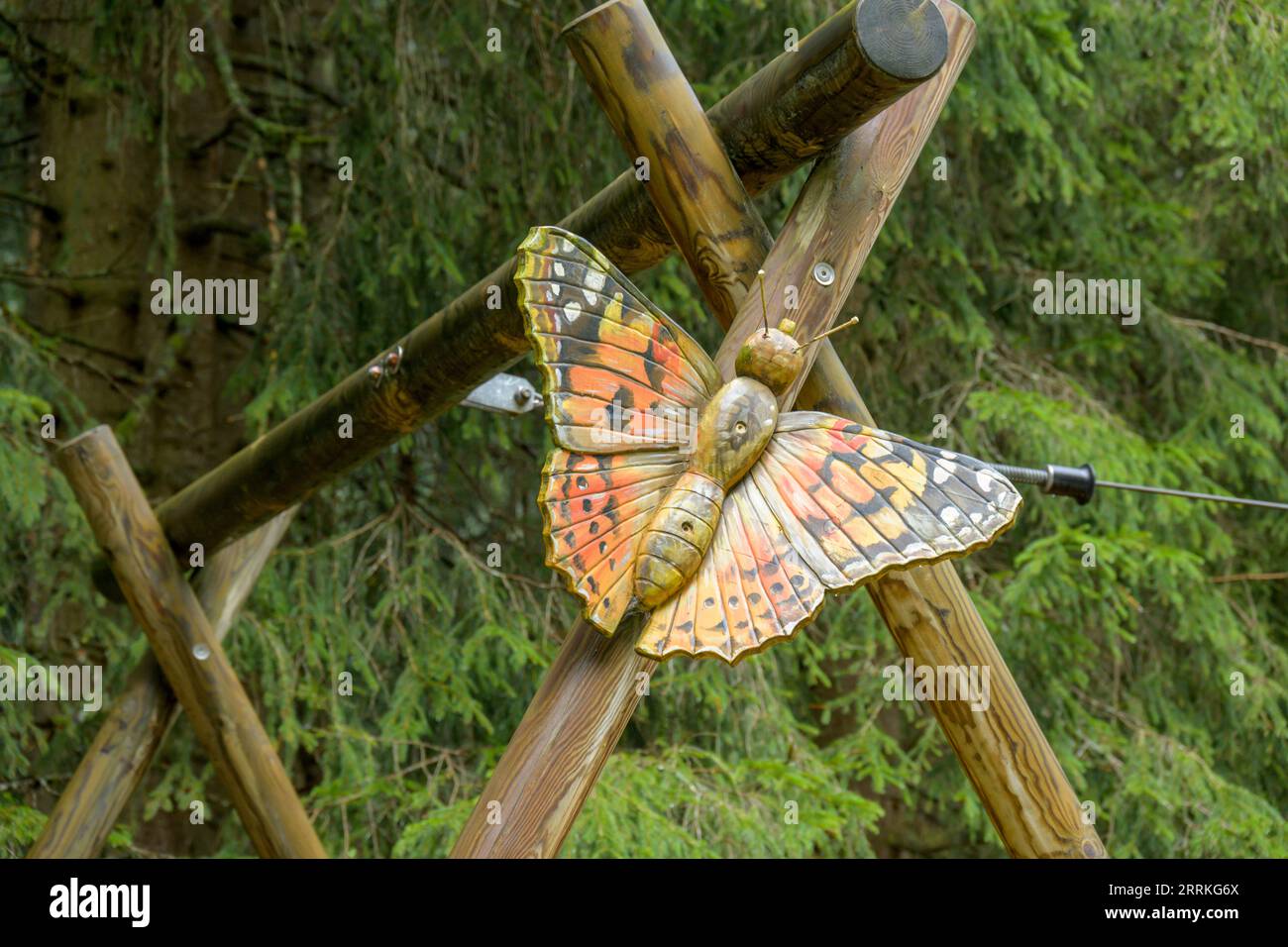 Austria, Tirolo, Zillertal, parco giochi vicino a Lanersbach, con animali in legno, Big Flea Circus. Foto Stock