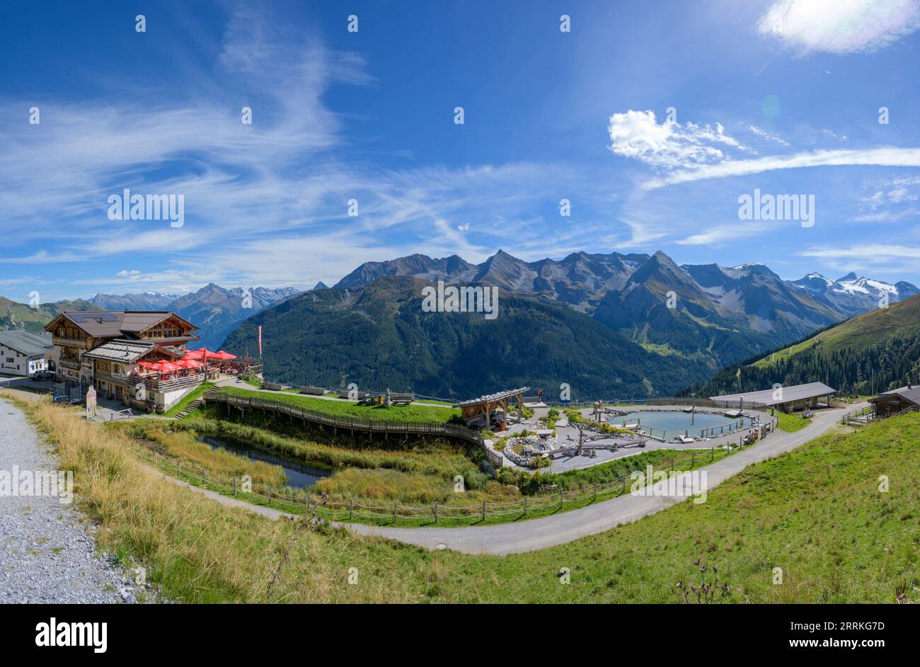 Austria, Tirolo, Zillertal, pensione di montagna Eggalm con parco giochi d'avventura. Foto Stock