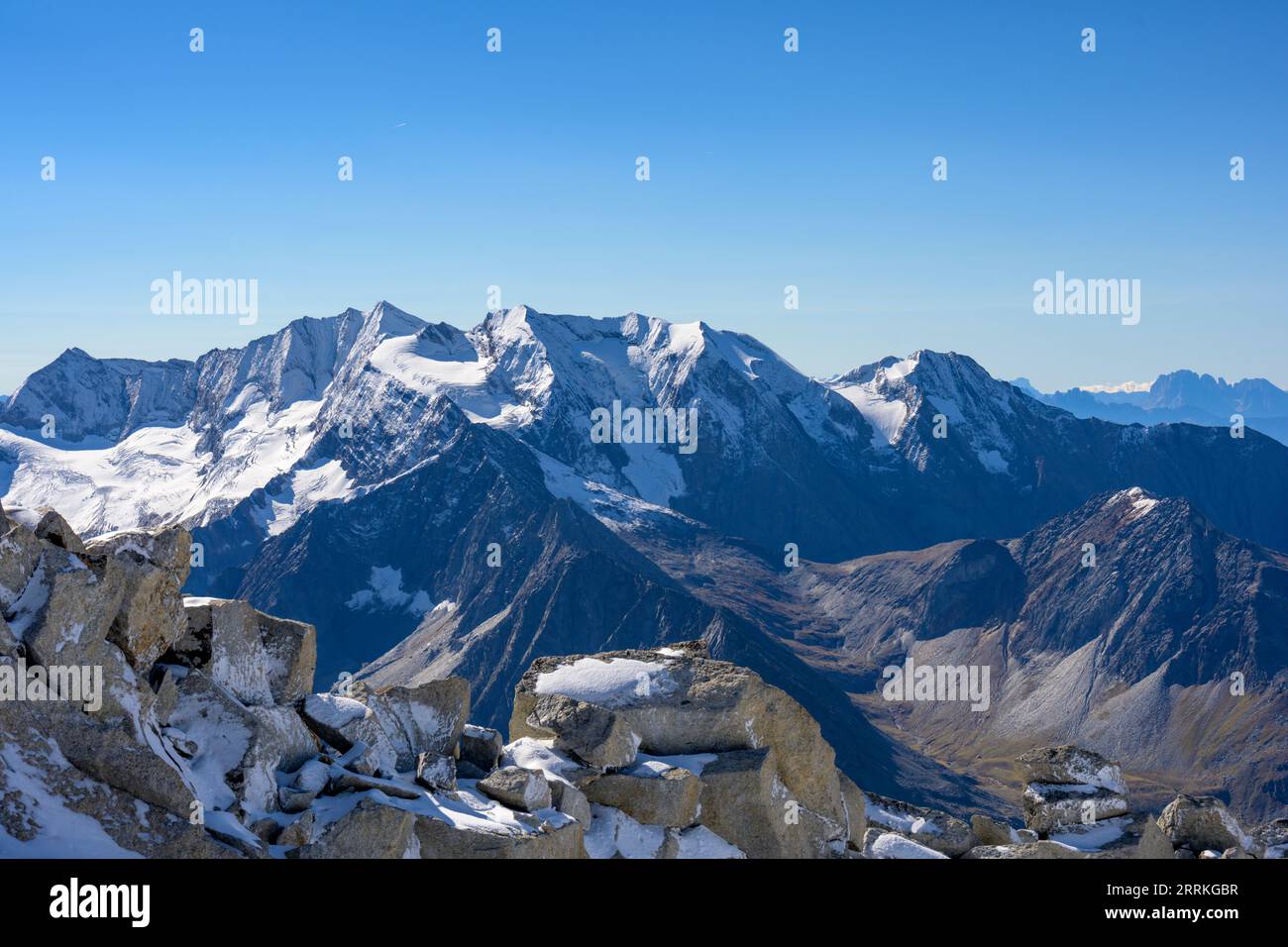 Austria, Tirolo, Zillertal, vista dal ghiacciaio Hintertux a Hochfeiler (Gran pilastro) e Hochferner. Foto Stock