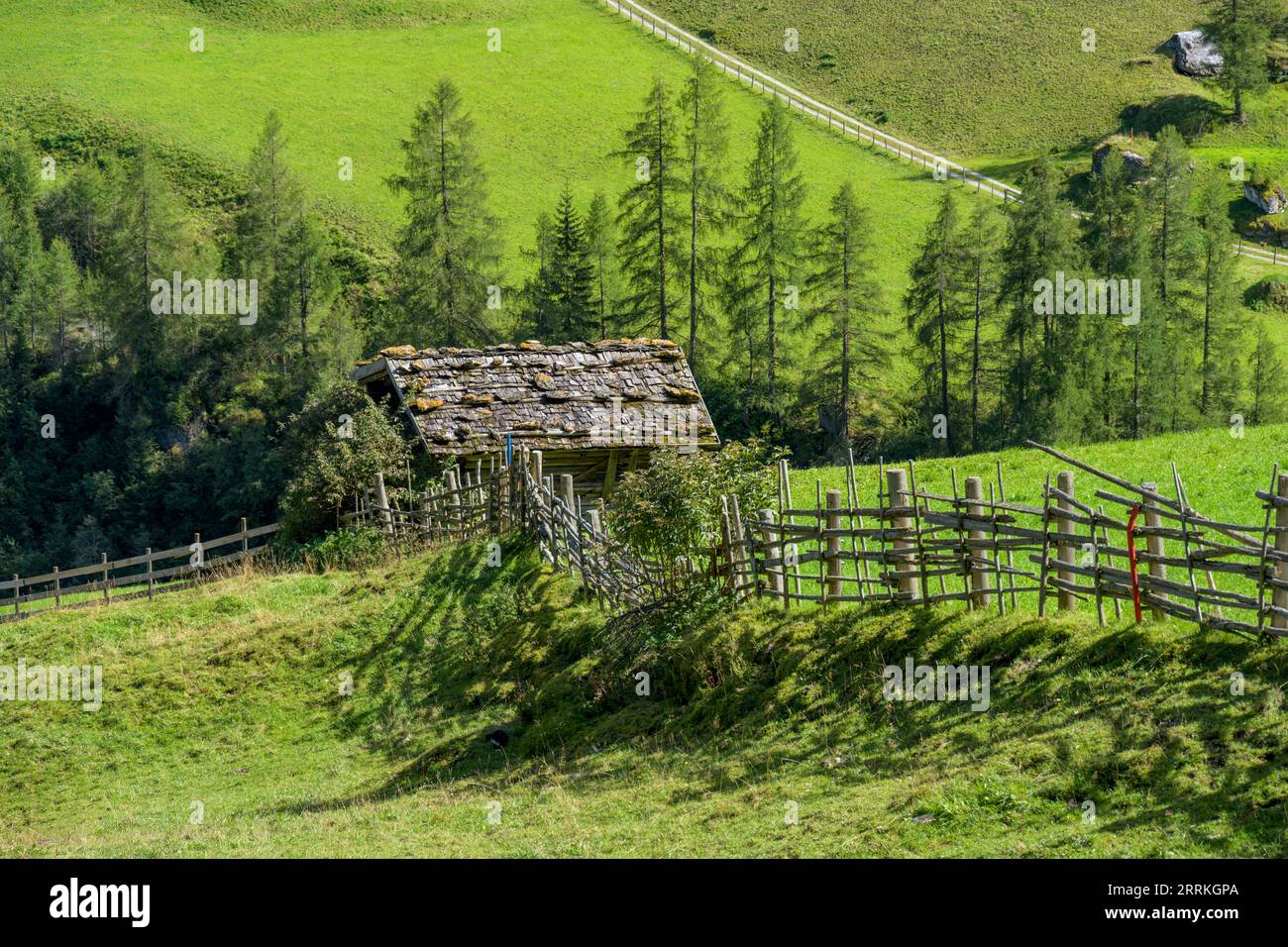 Austria, Tirolo, Zillertal, vecchia malga vicino a Hintertux. Foto Stock