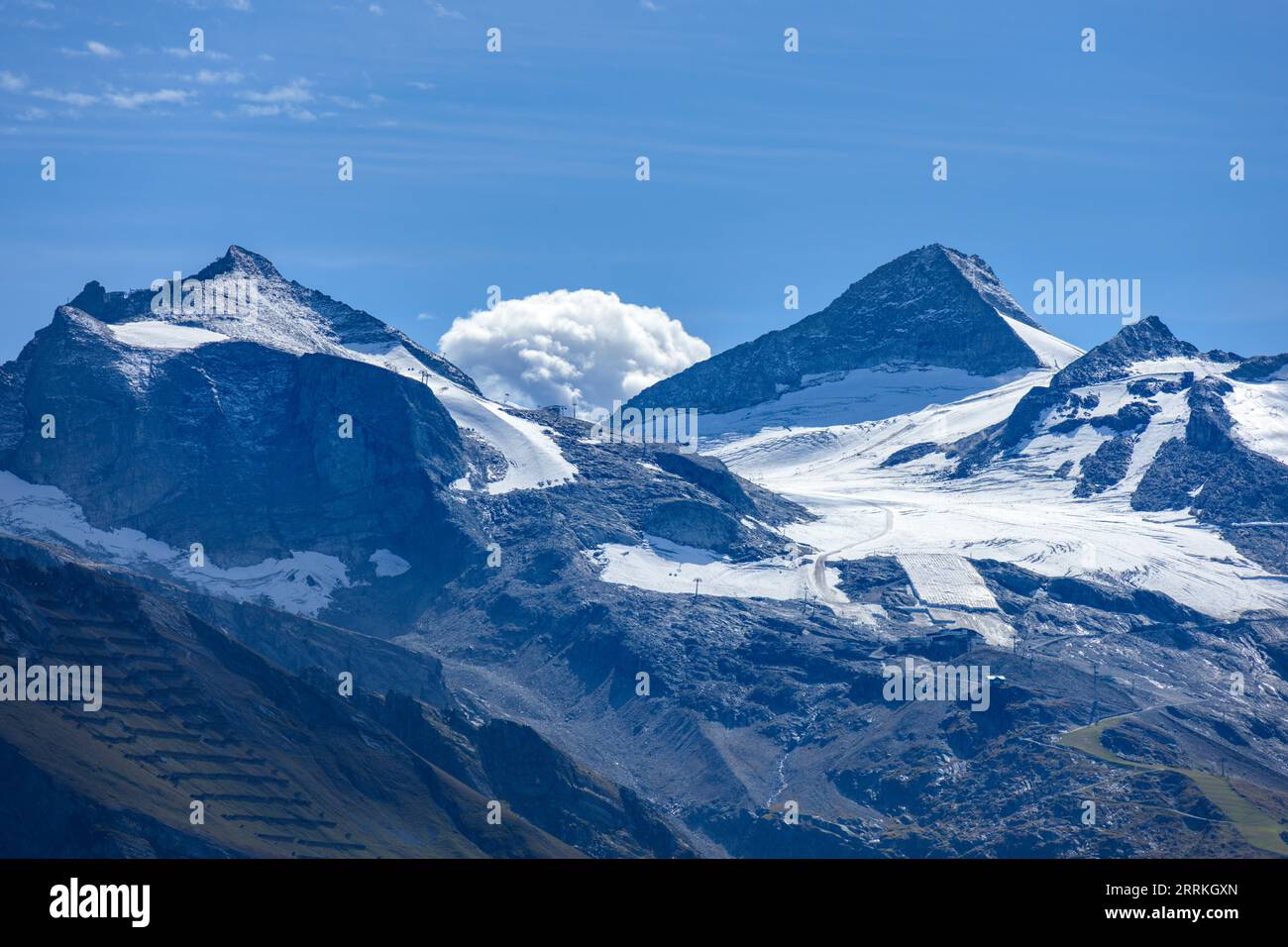Austria, Tirolo, Zillertal, vista sotto Eggalm fino al ghiacciaio Hintertux. Foto Stock
