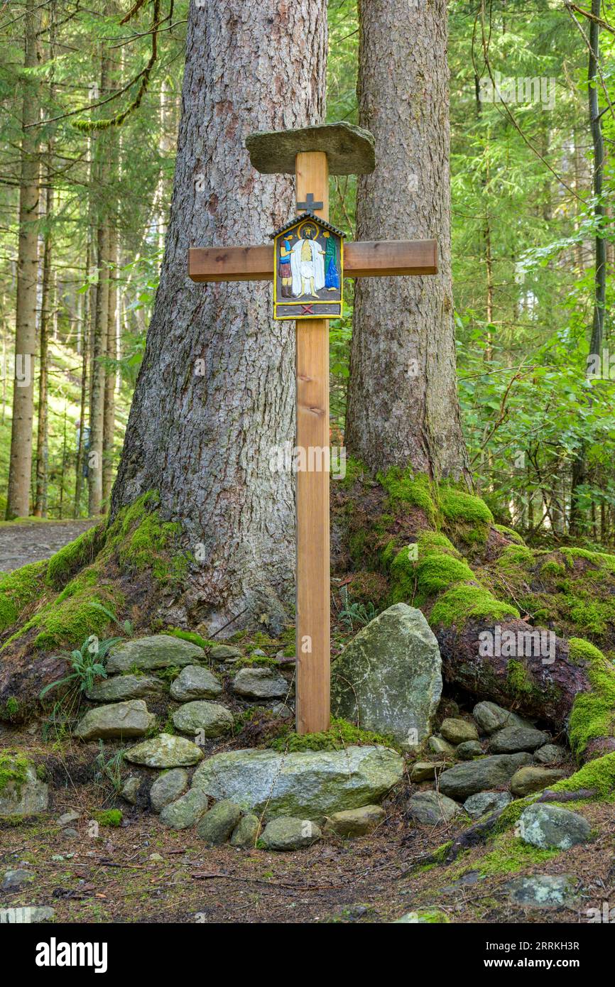 Austria, Tirolo, Zillertal, Kreuzweg vicino a Finkenberg. Foto Stock
