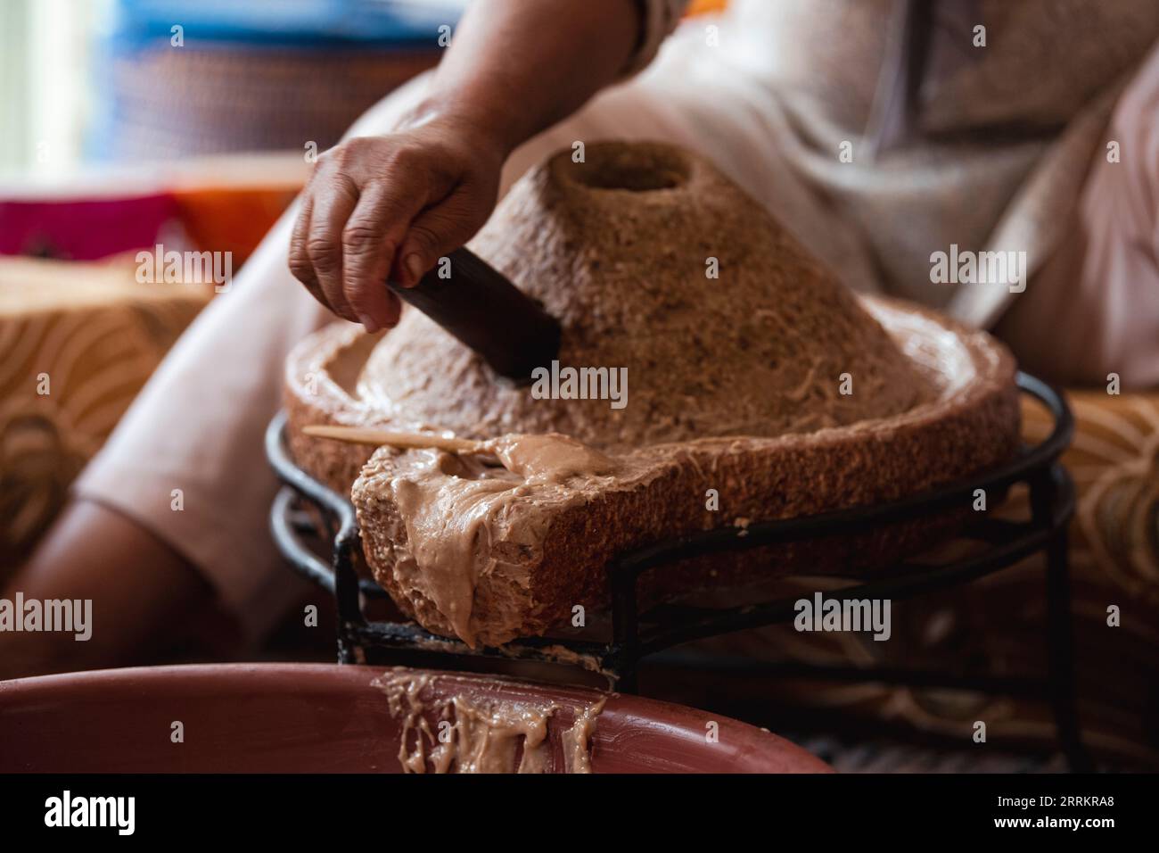 Marocco, produzione di olio di argan Foto Stock