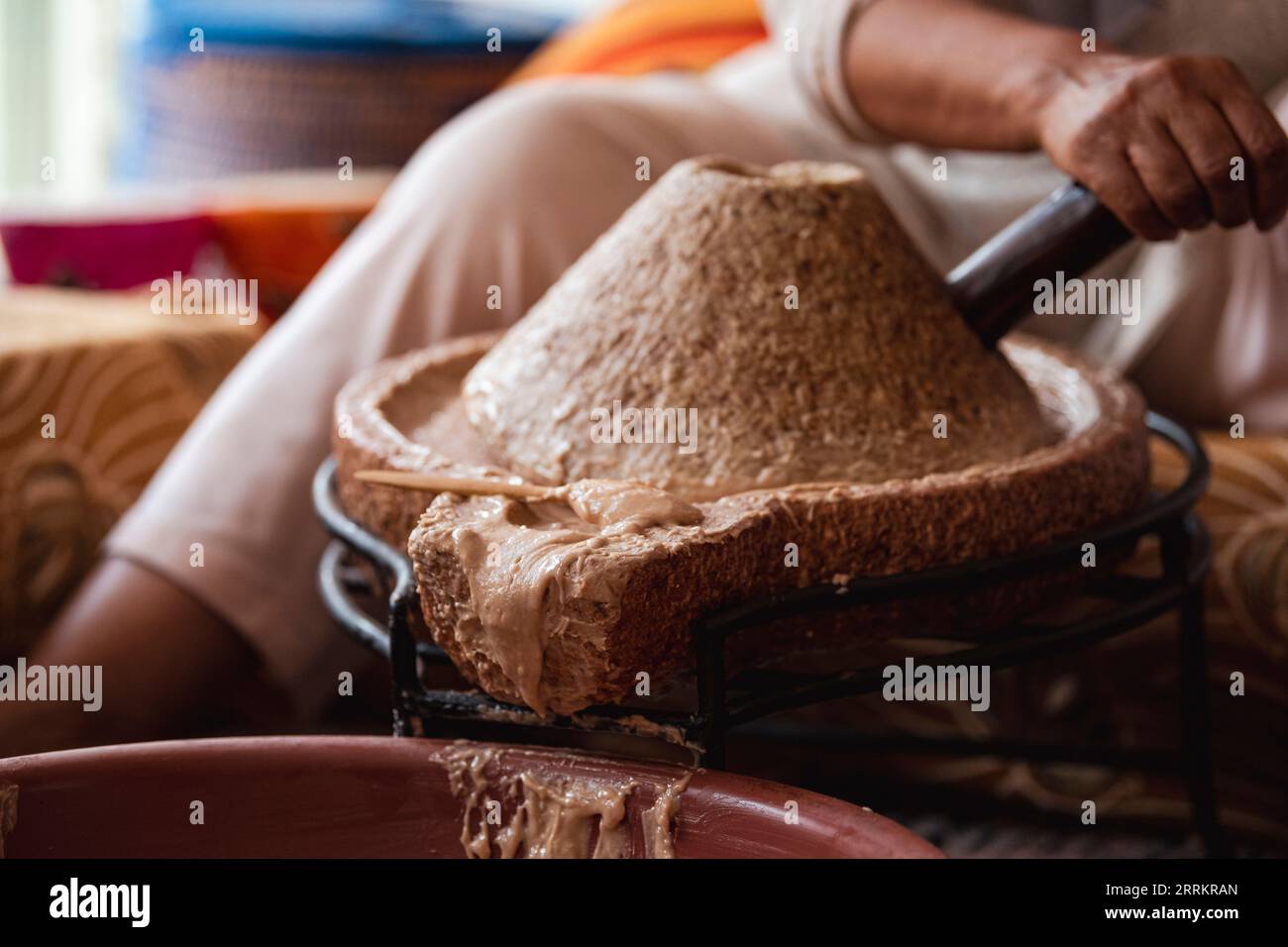 Marocco, produzione di olio di argan Foto Stock