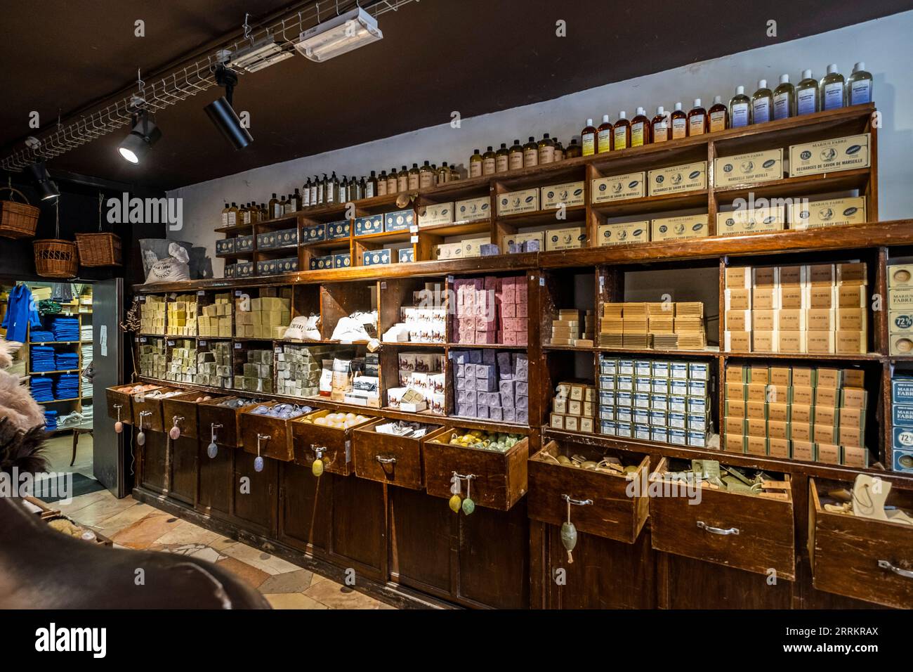 Saponi tradizionali presso Maison Empereur, vecchio grande magazzino a Marsiglia, Provenza, Francia, Europa Foto Stock