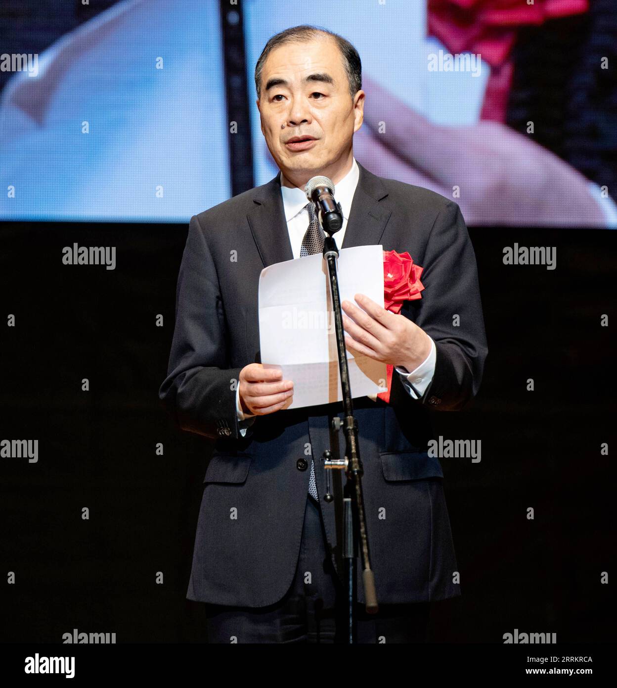 220917 -- TOKYO, 17 settembre 2022 -- l'ambasciatore cinese in Giappone Kong Xuanyou parla a un gala per commemorare il 50° anniversario della normalizzazione dei legami diplomatici Cina-Giappone a Tokyo, in Giappone, il 16 settembre 2022. Un gala commemorativo del 50° anniversario della normalizzazione dei legami diplomatici Cina-Giappone si è tenuto venerdì sera a Tokyo, in Giappone. Kong Xuanyou ha partecipato al gala e ha tenuto un discorso, esprimendo la sua speranza che entrambe le parti spingano i legami bilaterali nella giusta direzione di pace, amicizia e cooperazione. Foto di Ye Mao/Xinhua JAPAN-TOKYO-CHINA-DIPLOMATIC TIES-50TH ANNIVE Foto Stock
