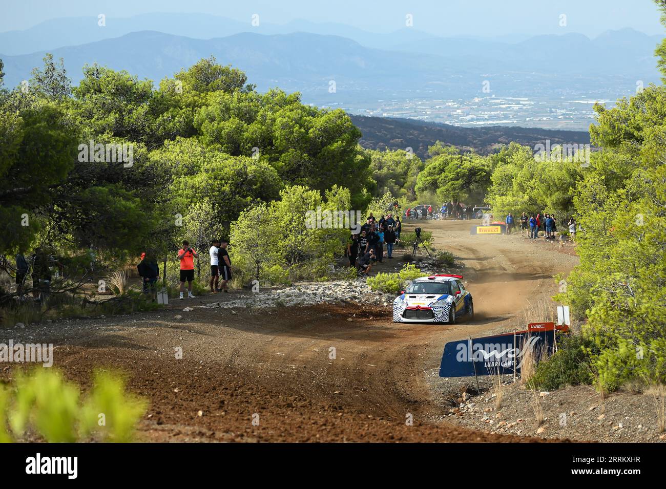 Loutraki, Lombardia, Grecia. 8 settembre 2023. PETROS PANTELI di Cipro e CHARALAMPOS LAOS di Cipro sono in competizione con la loro Citroen DS3 #68 durante il primo giorno del Campionato del mondo Rally FIA EKO Acropolis Rally l'8 settembre 2023 a Loutraki, in Grecia. (Immagine di credito: © Stefanos Kyriazis/ZUMA Press Wire) SOLO USO EDITORIALE! Non per USO commerciale! Foto Stock