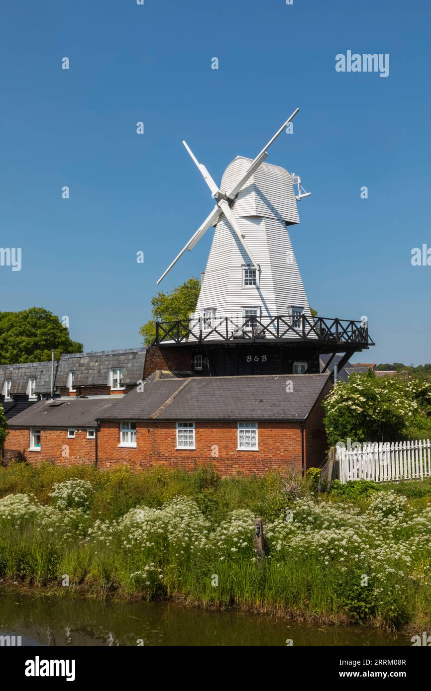 Inghilterra, Sussex, East Sussex, Rye, The Windmill B&B e River Rother Foto Stock