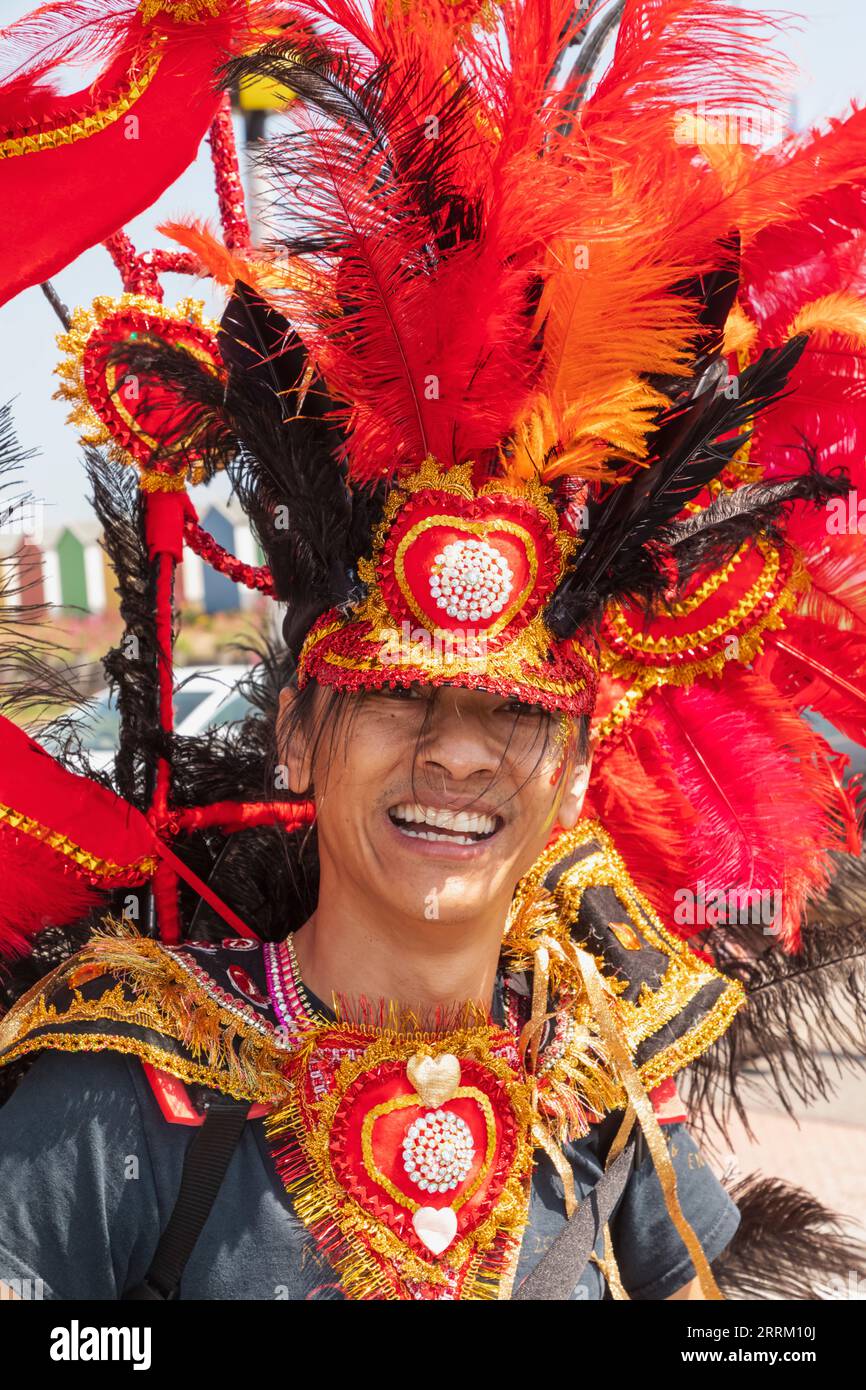 Inghilterra, Sussex, East Sussex, Eastbourne, Colored Participant in the Annual Eastbourne Carnival Parade Foto Stock