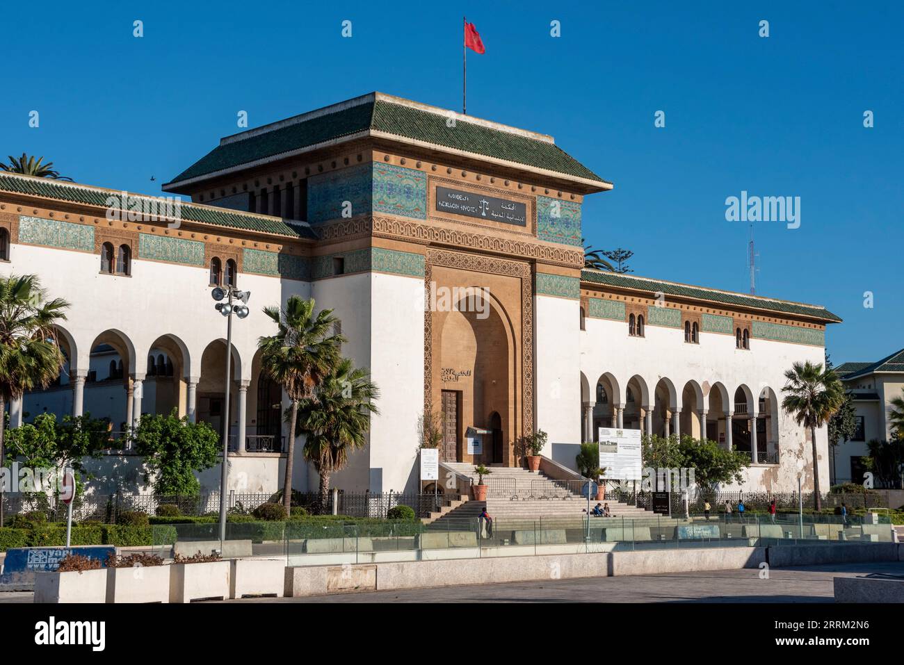Cortile in stile art déco moresco nella piazza Mohammed V a Casablanca, Marocco Foto Stock