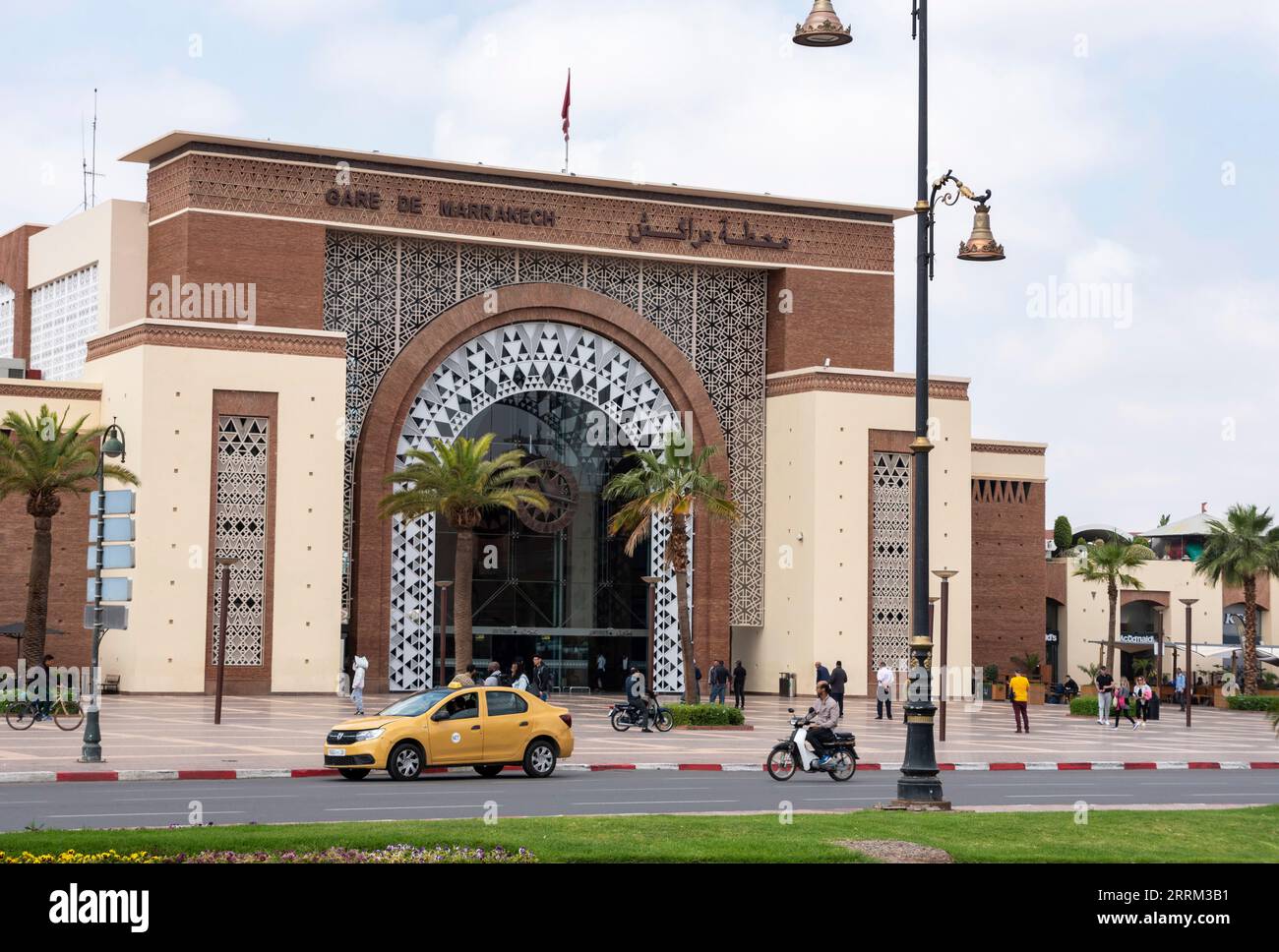 Marrakech, Marocco, moderno edificio orientale della stazione ferroviaria centrale di Marrakech, Marocco Foto Stock