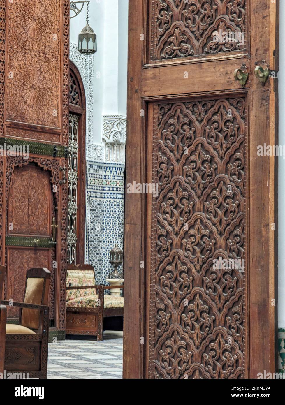 FES, Marocco, interno di un bellissimo palazzo marocchino in stile moresco, Marocco Foto Stock