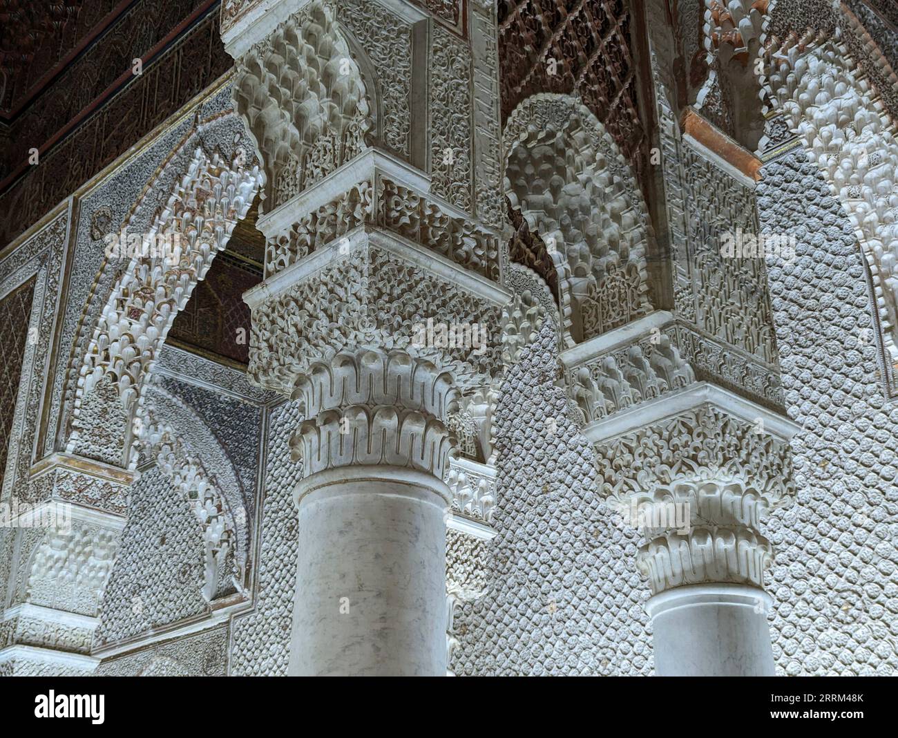 Marrakech, Marocco, decorazione orientale delle famose tombe saadiane nel centro di Marrakech, Marocco Foto Stock