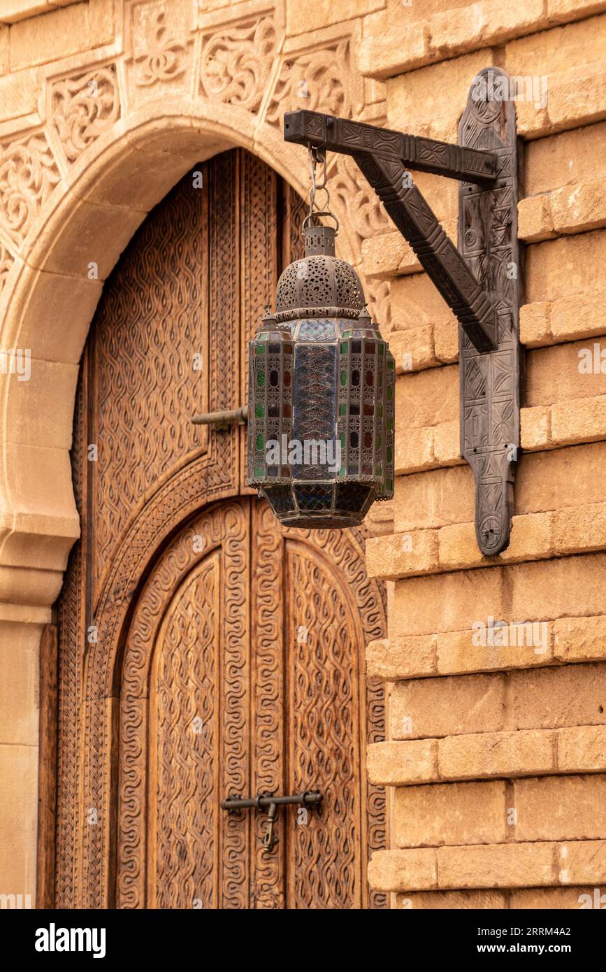 Dettagli decorazione di una casa tradizionale nella medina ricostruita di Agadir, Marocco Foto Stock