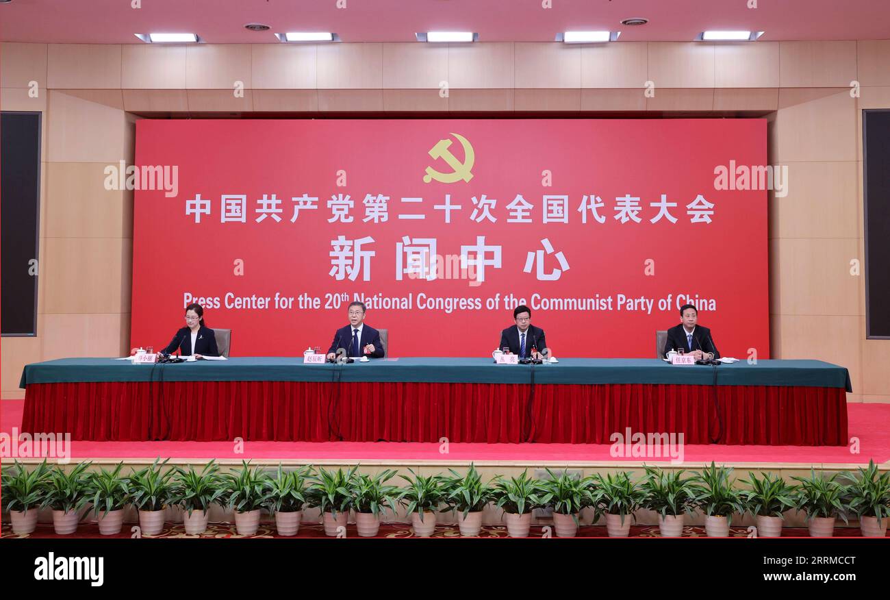 221017 -- PECHINO, 17 ottobre 2022 -- Zhao Chenxin, vicedirettore della Commissione nazionale per lo sviluppo e le riforme, Cong Liang, capo dell'amministrazione statale per il grano e le riserve, e Ren Jingdong, vicedirettore della National Energy Administration, partecipano a una conferenza stampa a margine del 20° Congresso Nazionale del Partito Comunista Cinese a Pechino, capitale della Cina, 17 ottobre 2022. Congresso CPC CHINA-PECHINO-CPC CONGRESSO NAZIONALE-CONFERENZA STAMPA CN ZhangxYuwei PUBLICATIONxNOTxINxCHN Foto Stock