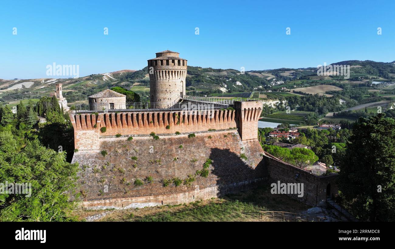Vista aerea della Manfrediana e della Fortezza veneziana di Brisighella, nota anche come Rocca Manfrediana o Rocca. Brisighella, Ravenna, Italia Foto Stock