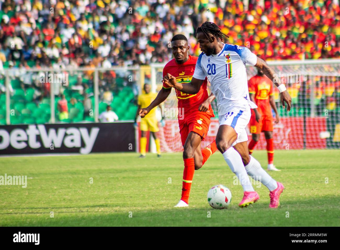 KUMASI, GHANA - 7 SETTEMBRE: Goduine Koyalipou della CAR e dei difensori del Ghana durante la partita di qualificazione alla Coppa d'Africa 2023 (AFCON) tra Gha Foto Stock