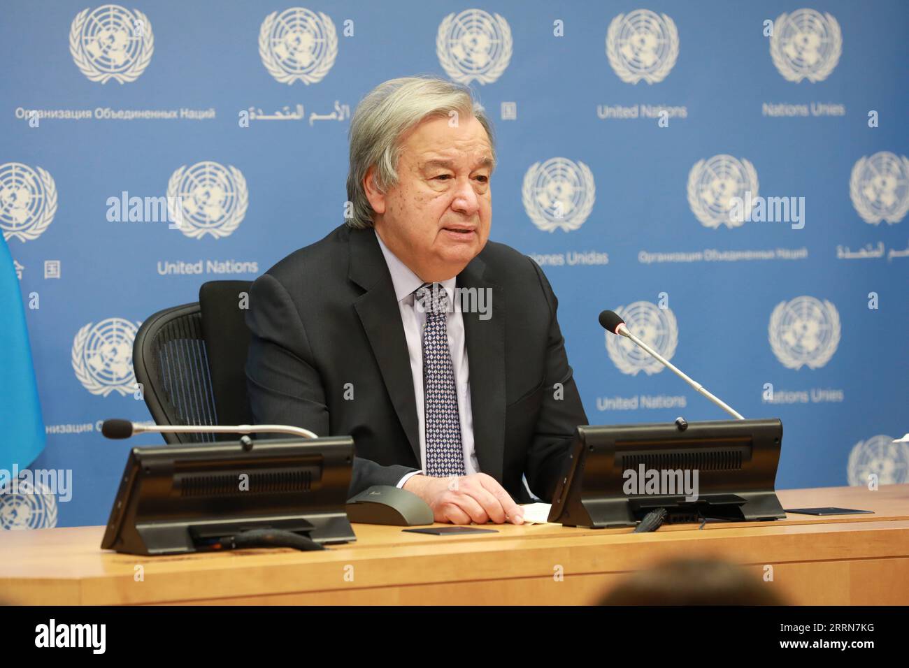 221219 -- NAZIONI UNITE, 19 dicembre 2022 -- il Segretario generale delle Nazioni Unite Antonio Guterres parla a una conferenza stampa di fine anno presso la sede delle Nazioni Unite a New York, il 19 dicembre 2022. Guterres lunedì ha chiesto soluzioni pratiche ai problemi del mondo, nonostante molte ragioni di disperazione. CONFERENZA STAMPA DI FINE ANNO XIEXE PUBLICATIONXNOTXINXCHN Foto Stock