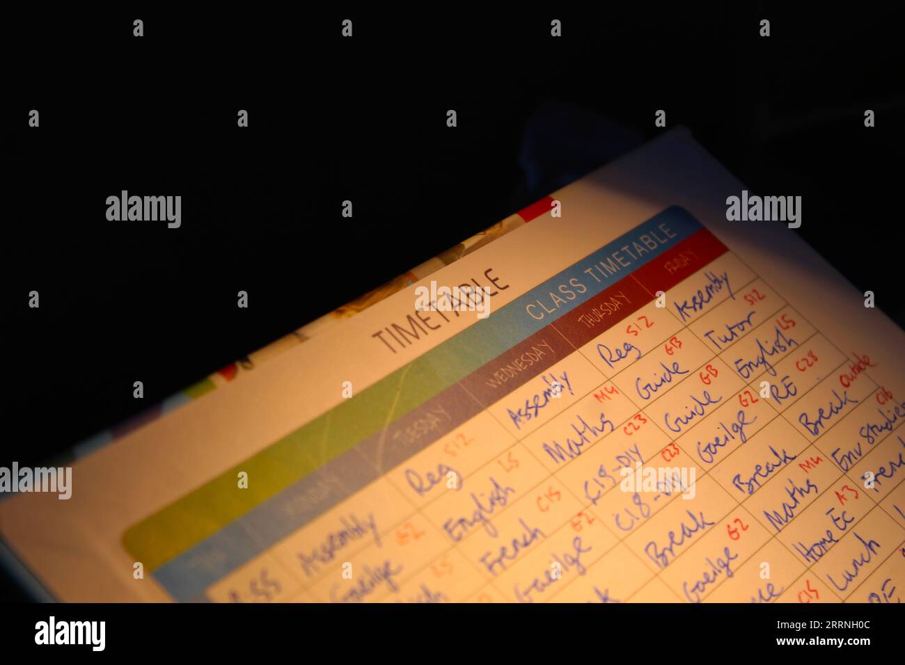 Una foto dell'orario di uno studente scolastico sul diario dei compiti. Foto Stock