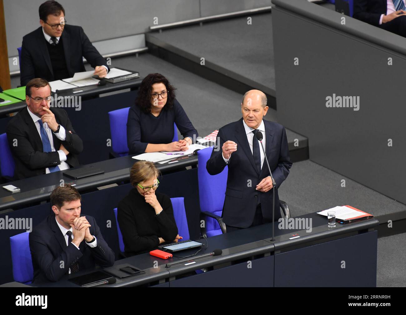 230125 -- BERLINO, 25 gennaio 2023 -- il cancelliere tedesco Olaf Scholz partecipa a una sessione di domande del Bundestag a Berlino, capitale della Germania, 25 gennaio 2023. GERMANIA-BERLINO-SCHOLZ-BUNDESTAG-SESSIONE DI DOMANDE RENXPENGFEI PUBLICATIONXNOTXINXCHN Foto Stock
