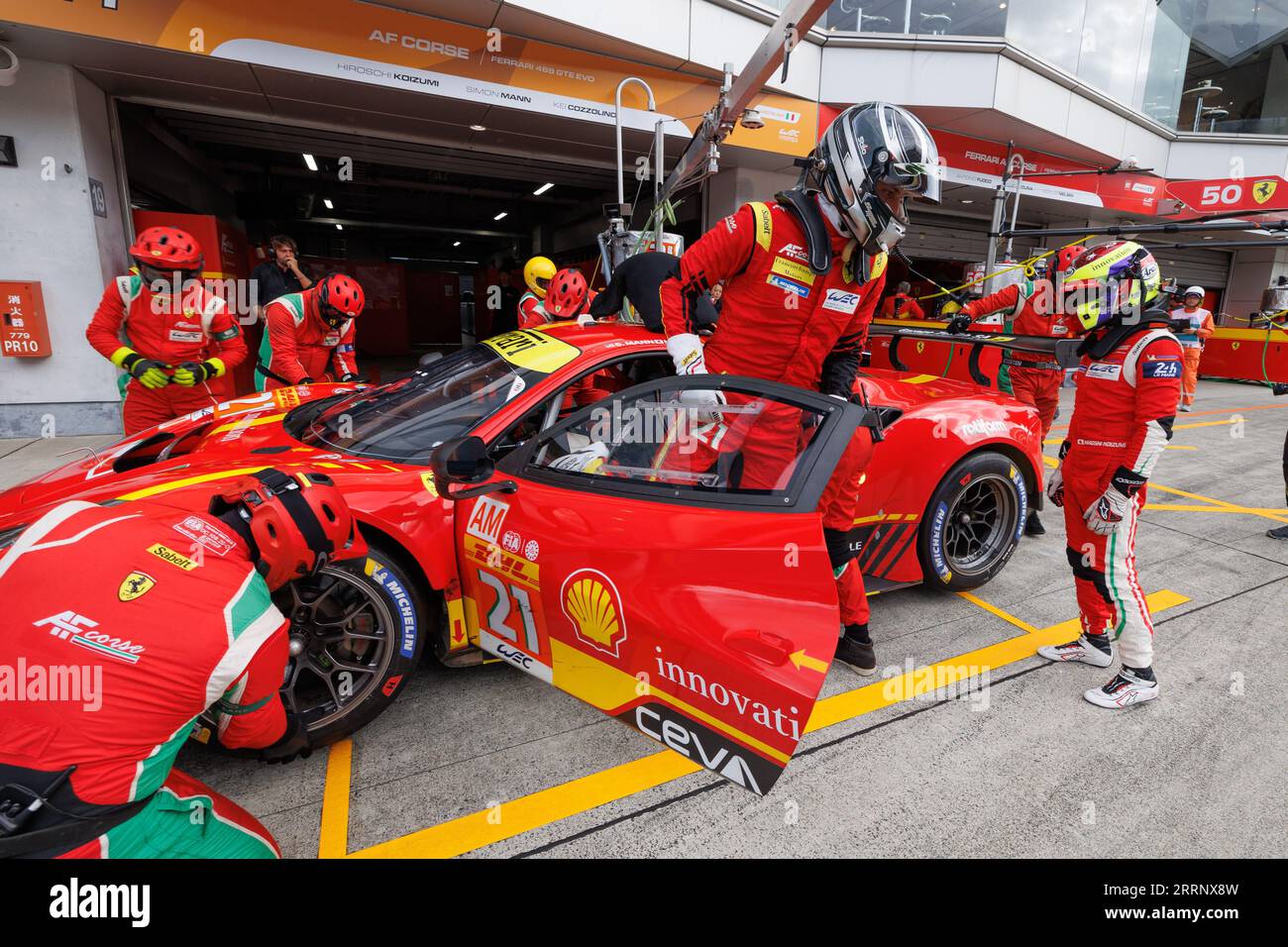 21 KOIZUMI Hiroshi (jpn), MANN Simon (usa), COZZOLINO Kei (jpn), AF Corse, Ferrari 488 GTE Evo, ritratto, pitlane, durante la 6 ore di Fuji 2023, 6° round del FIA World Endurance Championship 2023, dal 7 al 10 settembre 2023 sul Fuji Speedway, a Oyama, Giappone Foto Stock