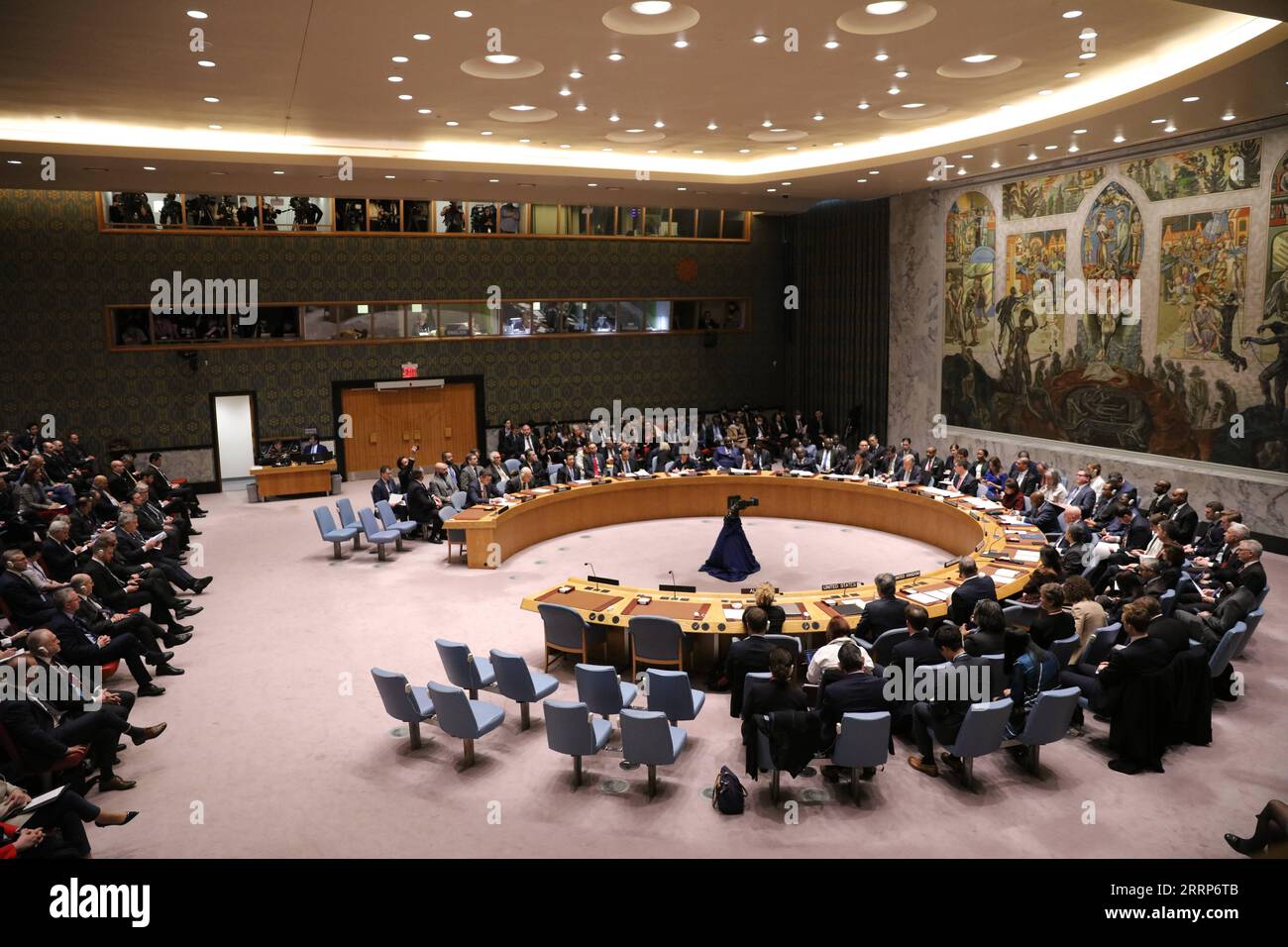 230224 -- NAZIONI UNITE, 24 febbraio 2023 -- il Consiglio di sicurezza delle Nazioni Unite tiene una riunione ad alto livello sull'Ucraina presso la sede delle Nazioni Unite a New York, il 24 febbraio 2023. Venerdì il Segretario generale delle Nazioni Unite Antonio Guterres ha chiesto di impedire un'ulteriore escalation del conflitto in Ucraina e di dare una possibilità alla pace. RIUNIONE AD ALTO LIVELLO DEL CONSIGLIO DI SICUREZZA DELLE NAZIONI UNITE - UCRAINA XIEXE PUBLICATIONXNOTXINXCHN Foto Stock