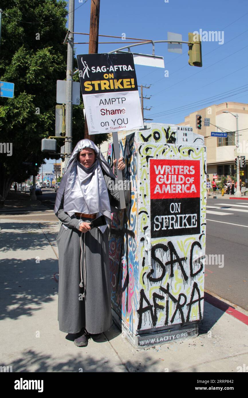 SAG-AFTRA Star Trek a tema Picket Game of Thrones Shame Nun, attore in costume Paramount Studios, 8 settembre 2023 Fotografia ufficiale Foto Stock