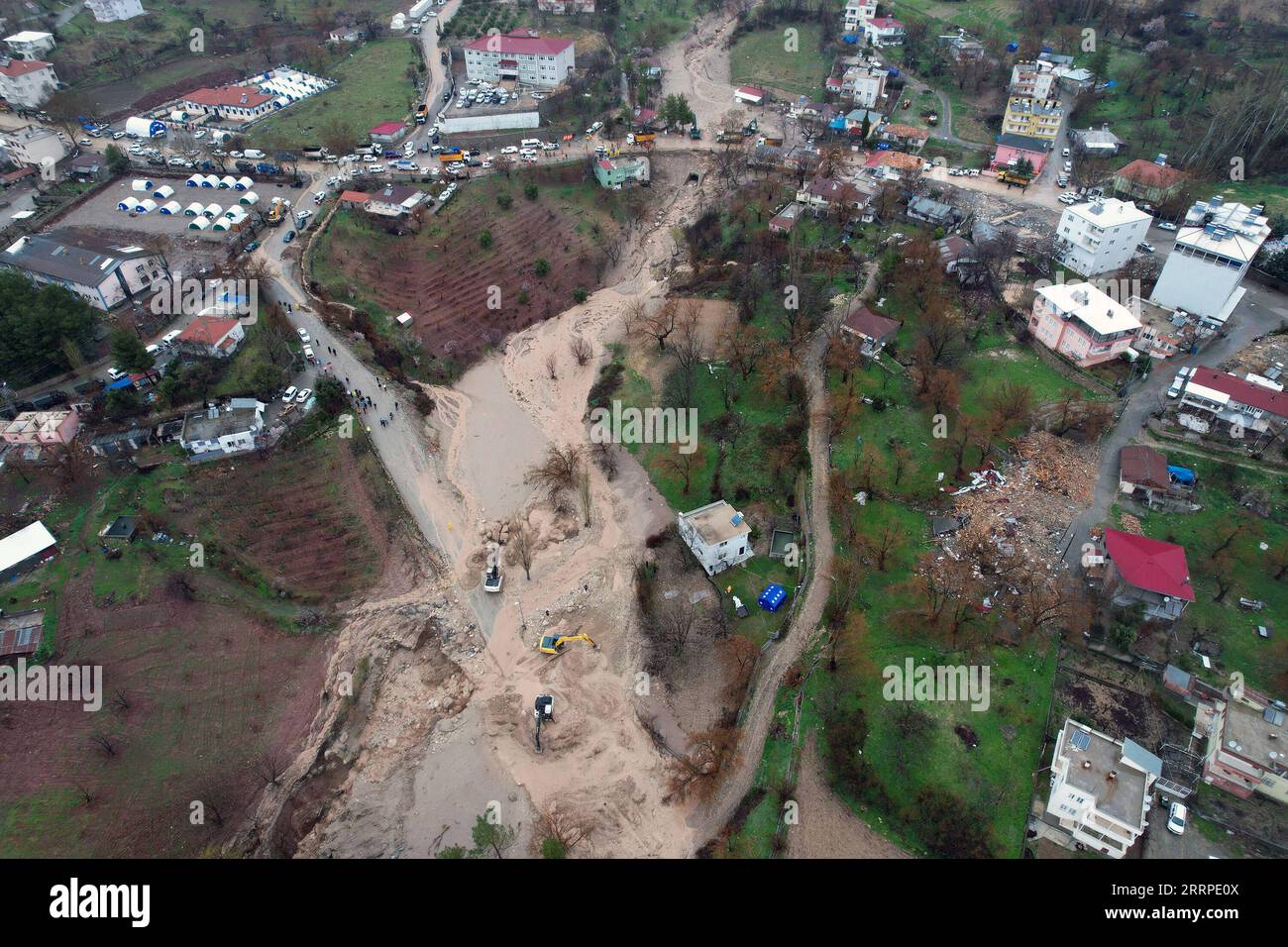 230315 -- TUT TRKIYE, 15 marzo 2023 -- foto aerea scattata il 15 marzo 2023 mostra un'area colpita da alluvioni nella città di Tut, provincia di Adiyaman, T¹rkiye. Almeno cinque persone sono rimaste uccise e altre cinque sono scomparse nelle inondazioni che hanno colpito le province meridionali di T¹rkiye mercoledì, poiché la regione sta ancora lottando per riprendersi dagli effetti dei terremoti di massa all'inizio di febbraio. Foto di /Xinhua TRKIYE-ADIYAMAN-TUT-FLOODS MustafaxKaya PUBLICATIONxNOTxINxCHN Foto Stock