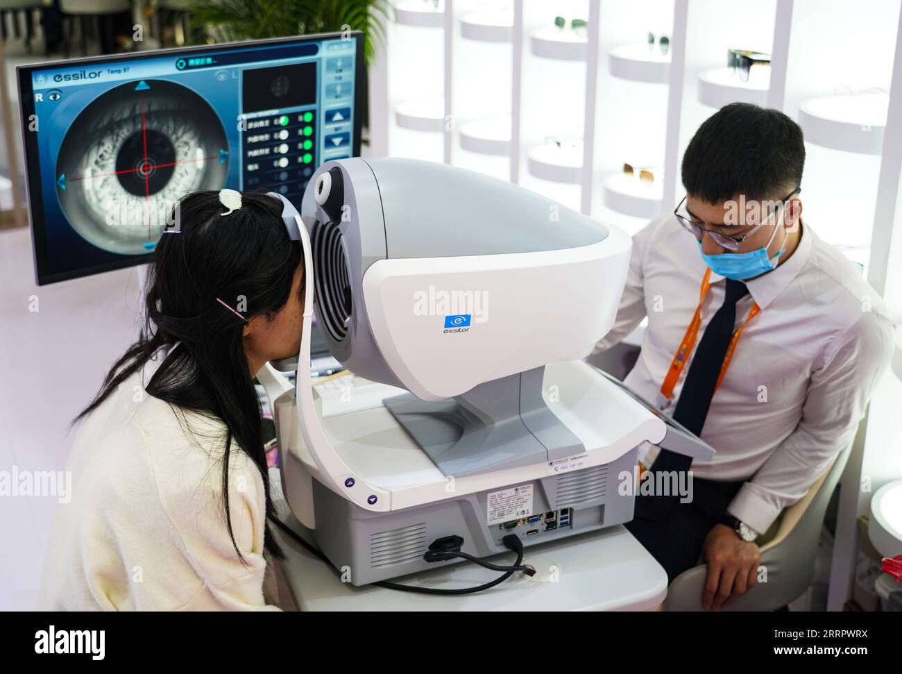 Ottica oftalmica immagini e fotografie stock ad alta risoluzione Alamy