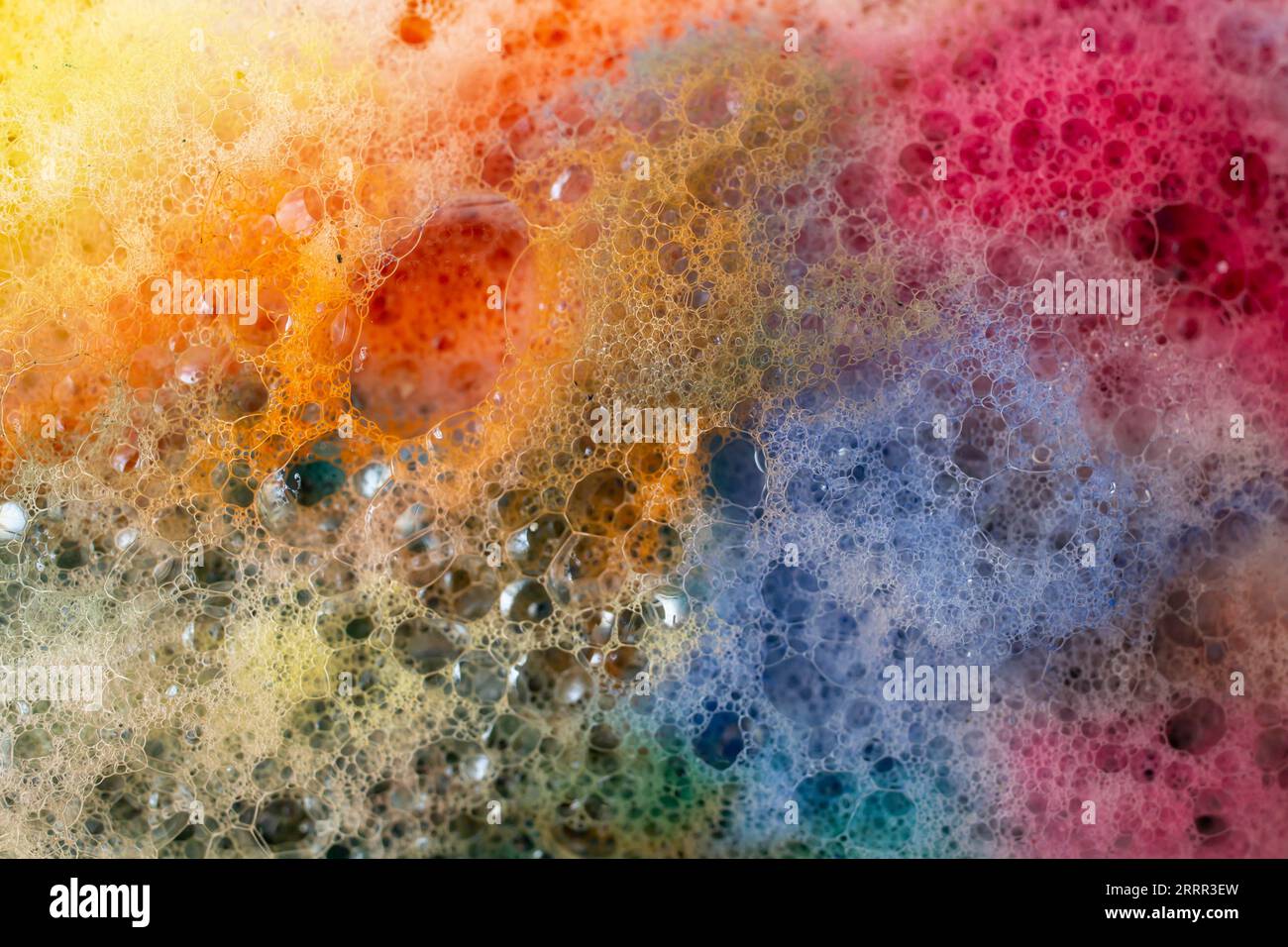 Bolle d'arcobaleno in schiuma multicolore, texture astratta e morbida per primi piani Foto Stock