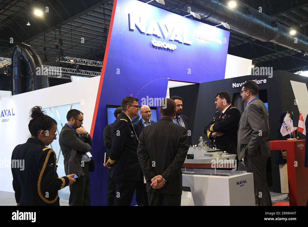 230503 -- SINGAPORE, 3 maggio 2023 -- delegati militari e della difesa partecipano all'International Maritime Defence Exhibition IMDEX Asia 2023 nel suo giorno di apertura al Changi Exhibition Centre di Singapore, 3 maggio 2023. Foto di /Xinhua SINGAPORE-INT L ESPOSIZIONE DI DIFESA MARITTIMA ThenxChihxWey PUBLICATIONxNOTxINxCHN Foto Stock