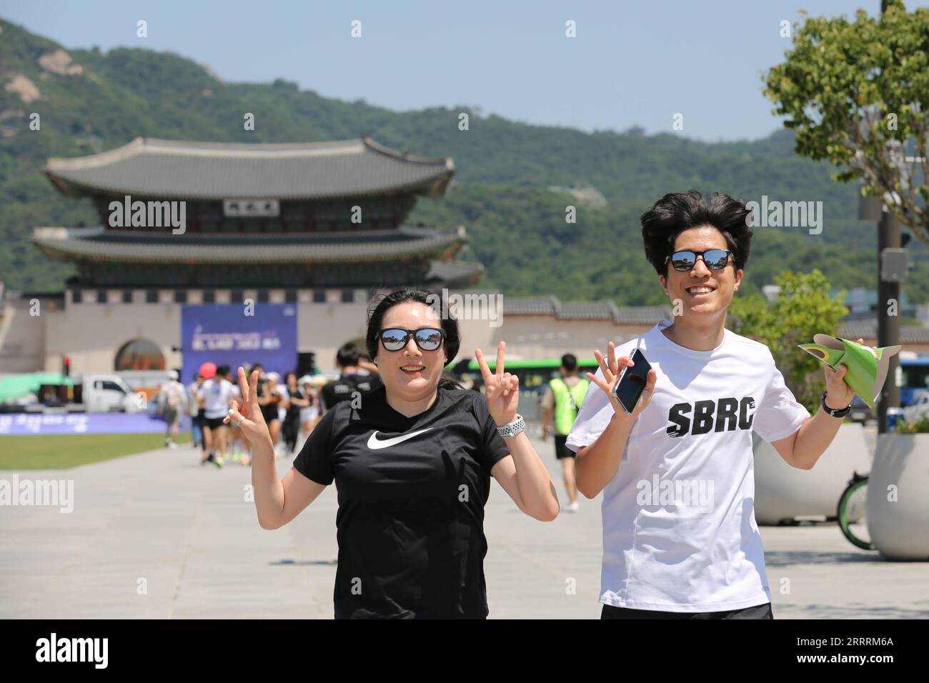 230603 -- SEOUL, 3 giugno 2023 -- le persone partecipano a un'attività che sostiene stili di vita a basse emissioni di carbonio alla piazza Gwanghwamun a Seoul, Corea del Sud, 3 giugno 2023. Sabato si è tenuto un evento di corsa per sensibilizzare la gente sugli stili di vita a basse emissioni di carbonio a Seul in vista della giornata mondiale dell'ambiente, che si terrà il 5 giugno. COREA DEL SUD-SEOUL-WORLD ENVIRONMENT DAY-RUNNING WANGXYILIANG PUBLICATIONXNOTXINXCHN Foto Stock